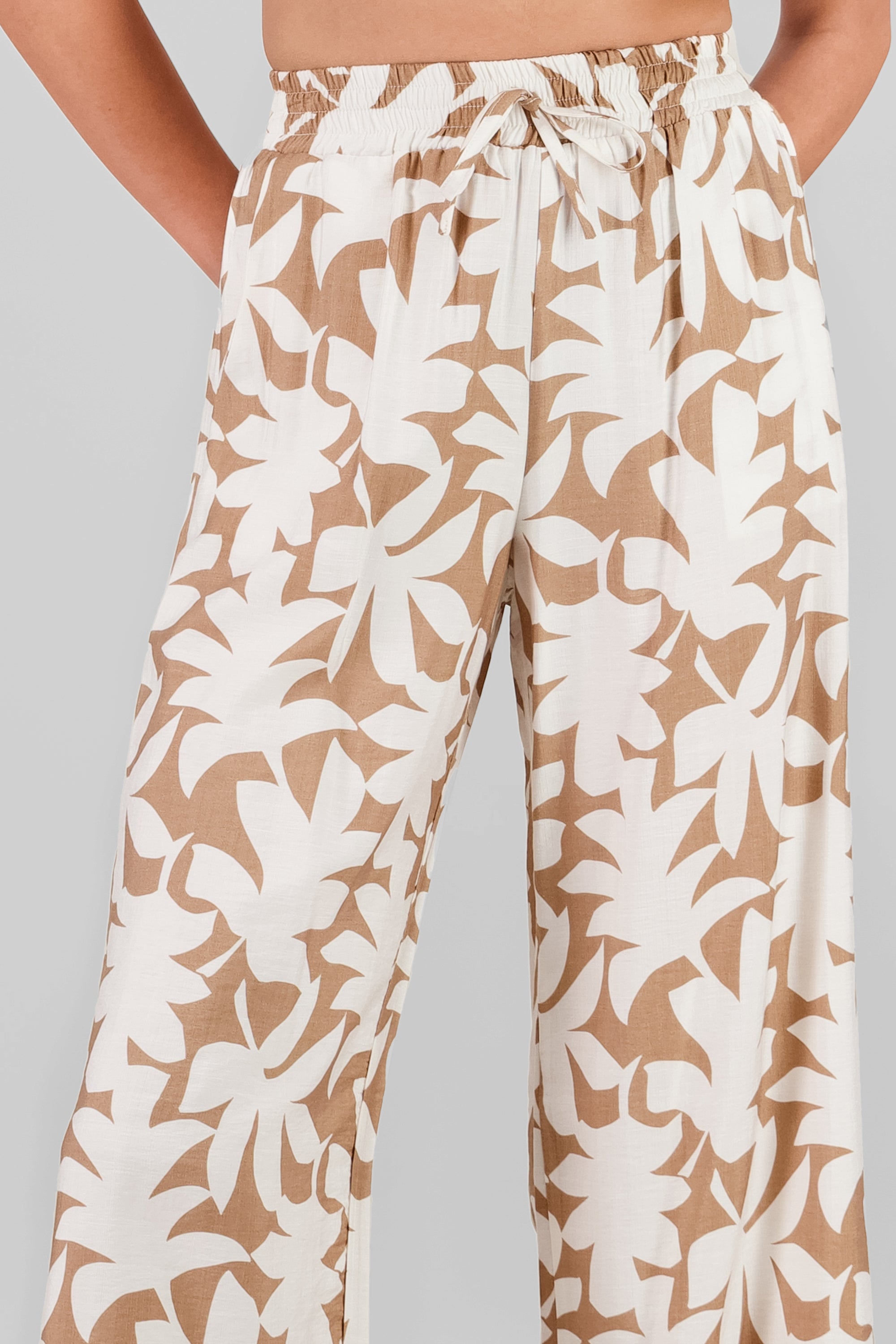 Pantalon amplio estampado tropical KHAKI COMBO