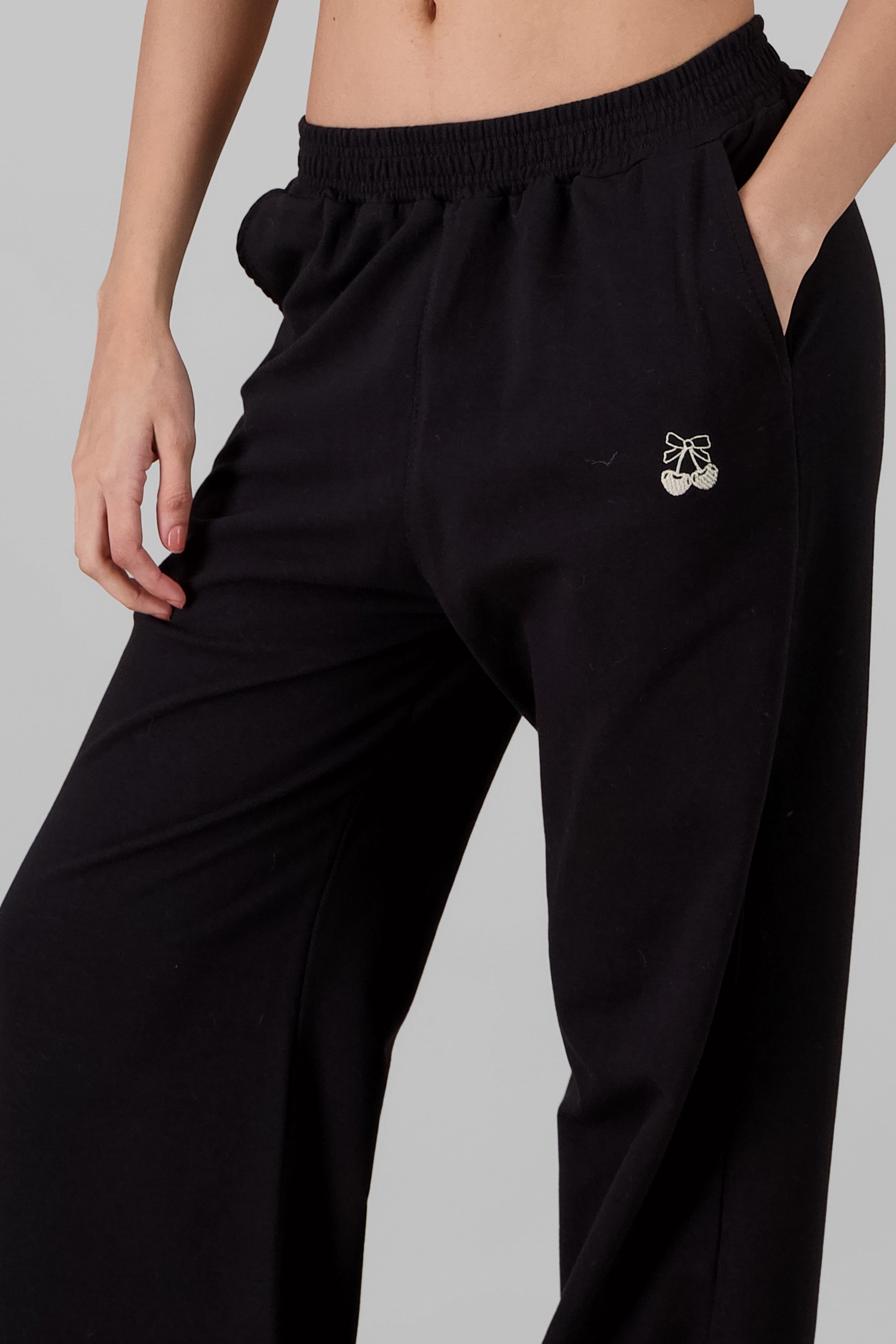 Joggers flare cerezas NEGRO