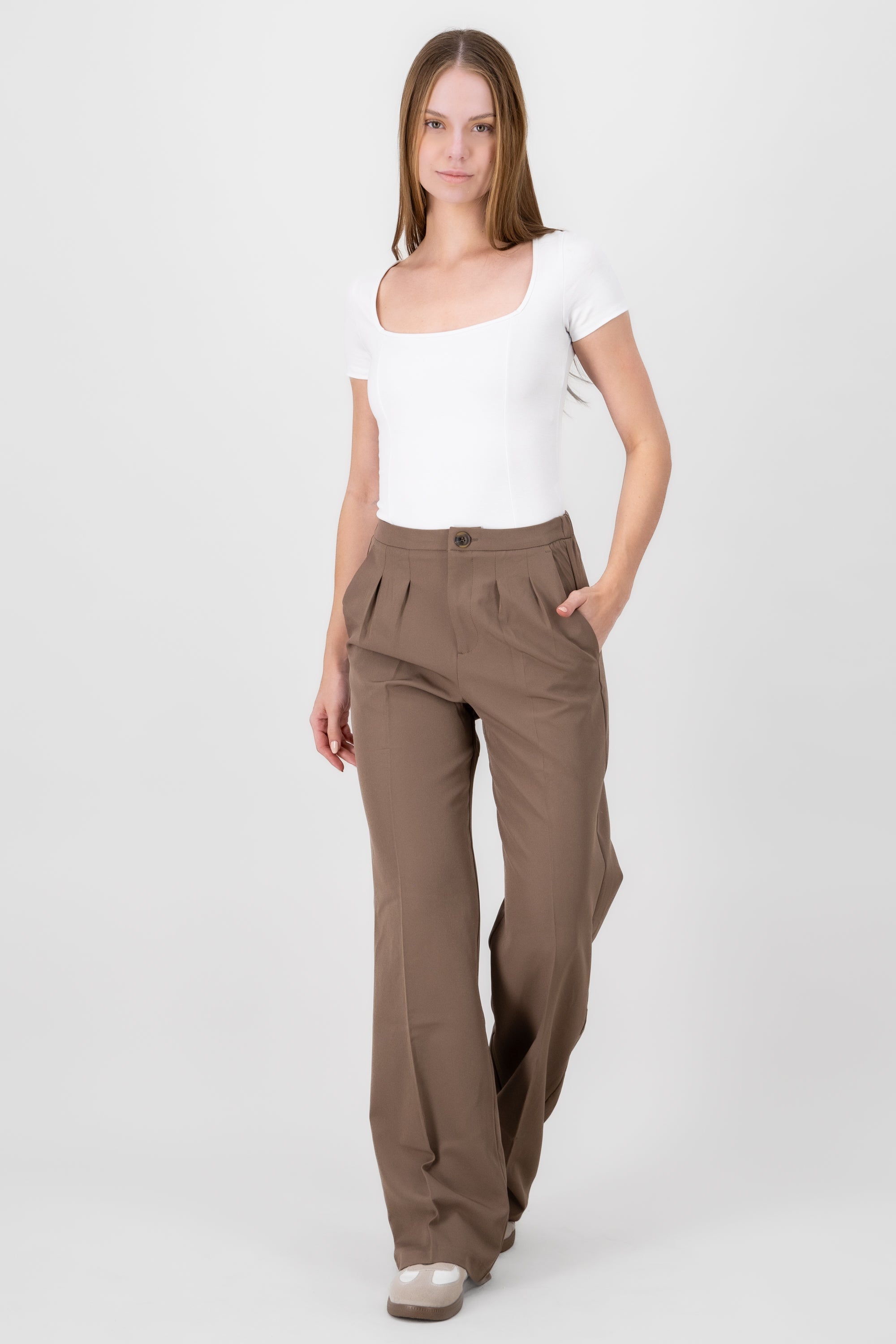 Pantalones lisos pinzas CAFE