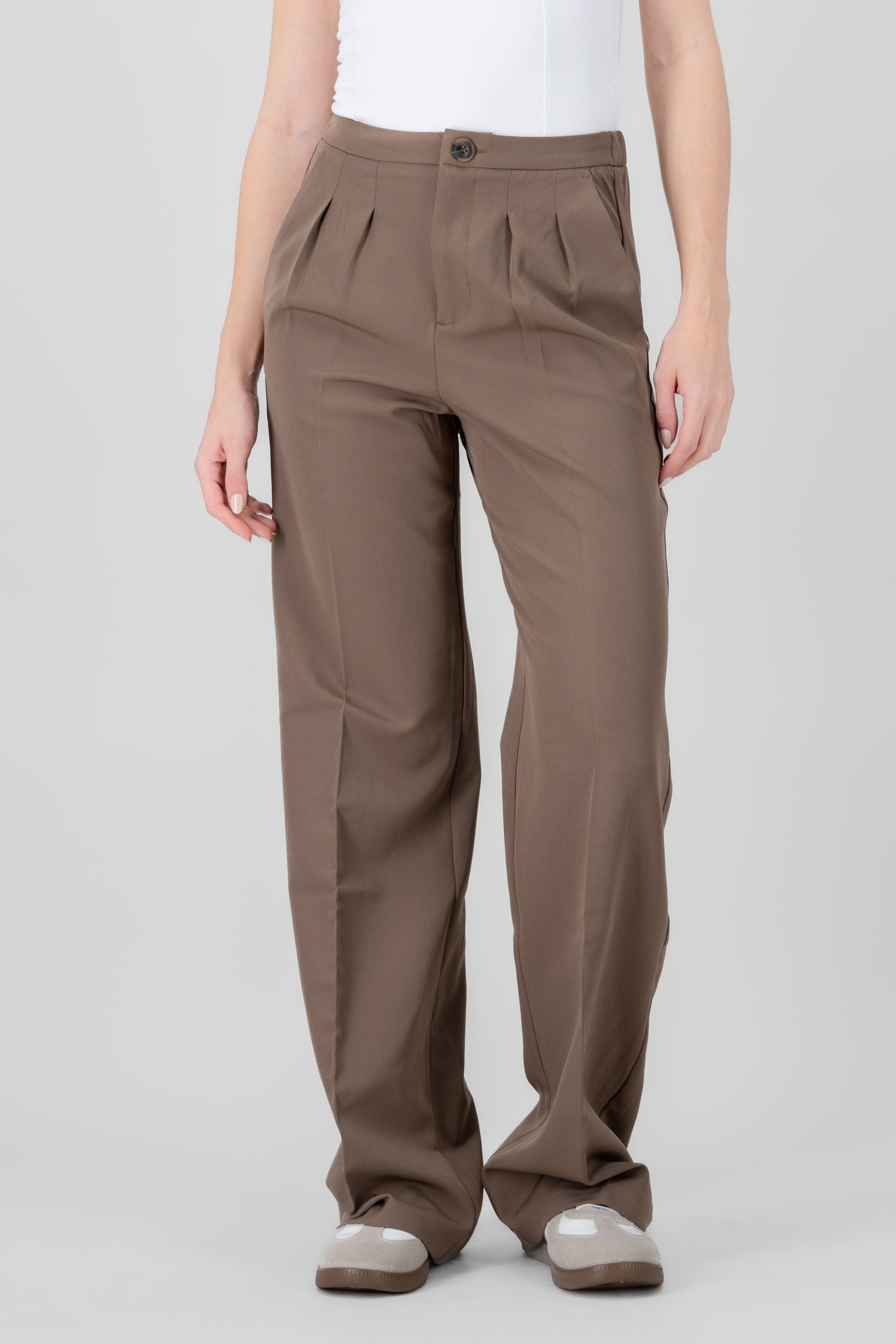 Pantalones lisos pinzas CAFE