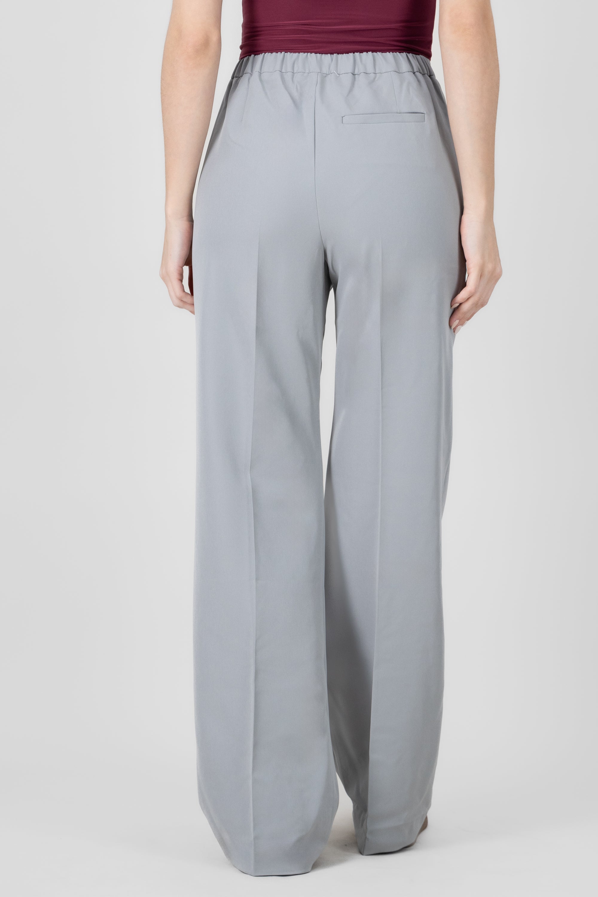 Pantalones lisos pinzas GRIS