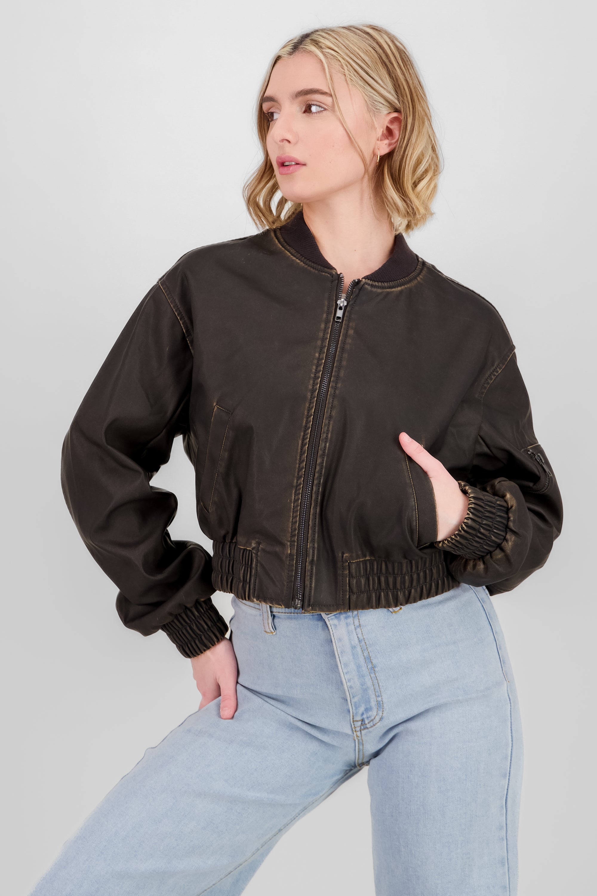 Chamarra bomber efecto piel desgastado NEGRO