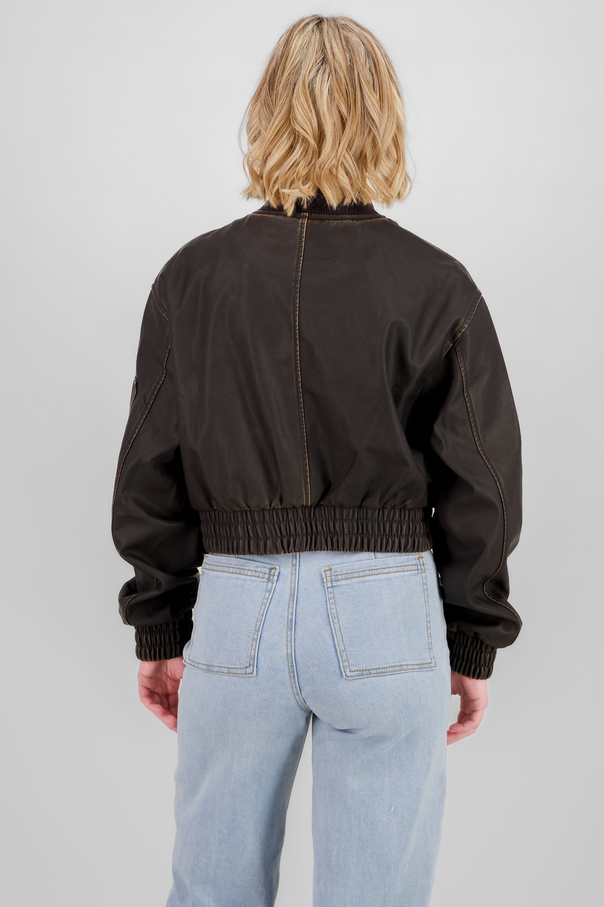 Chamarra bomber efecto piel desgastado NEGRO