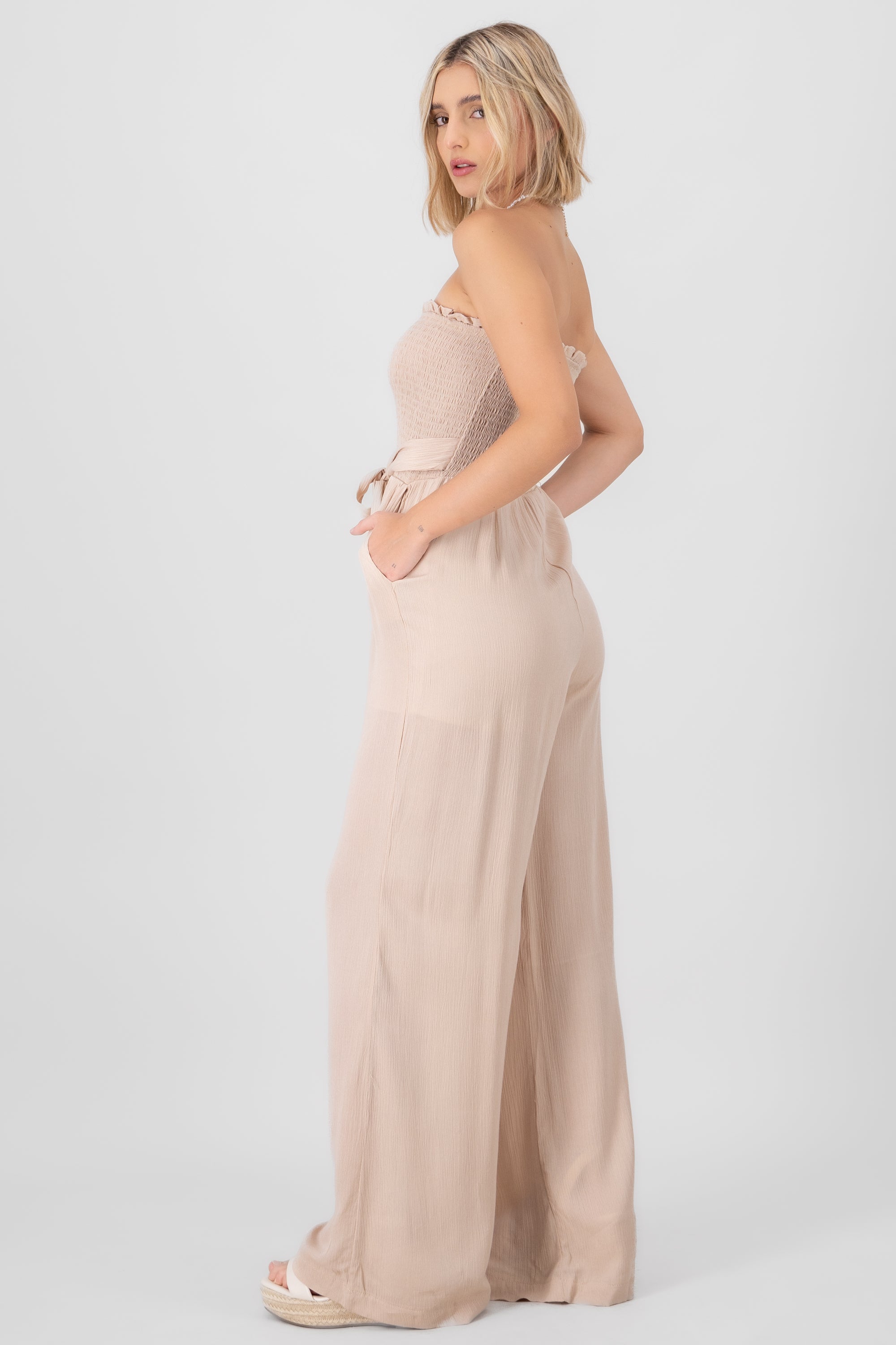 Jumpsuit bandeau amplio con amarre TAN