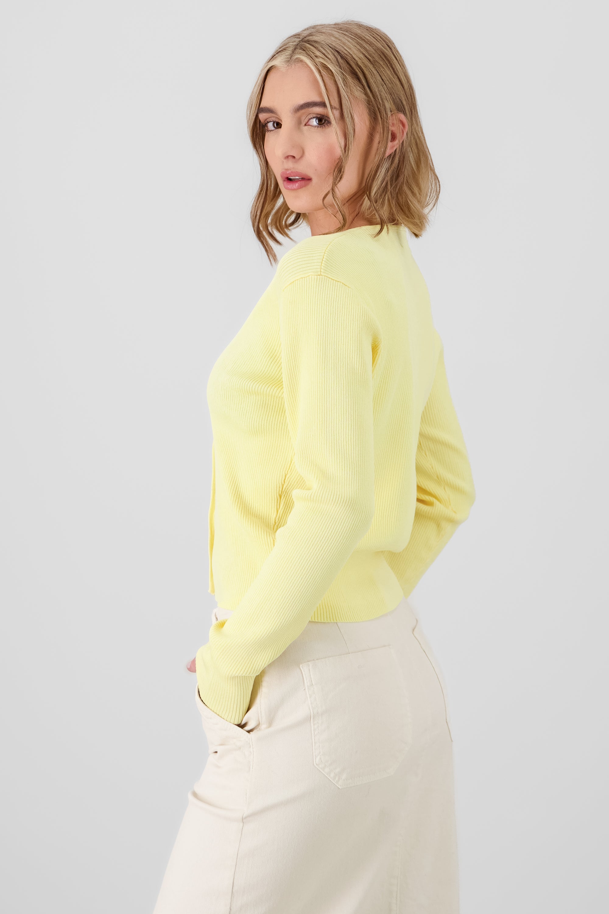 Sueter botones liso AMARILLO PASTEL