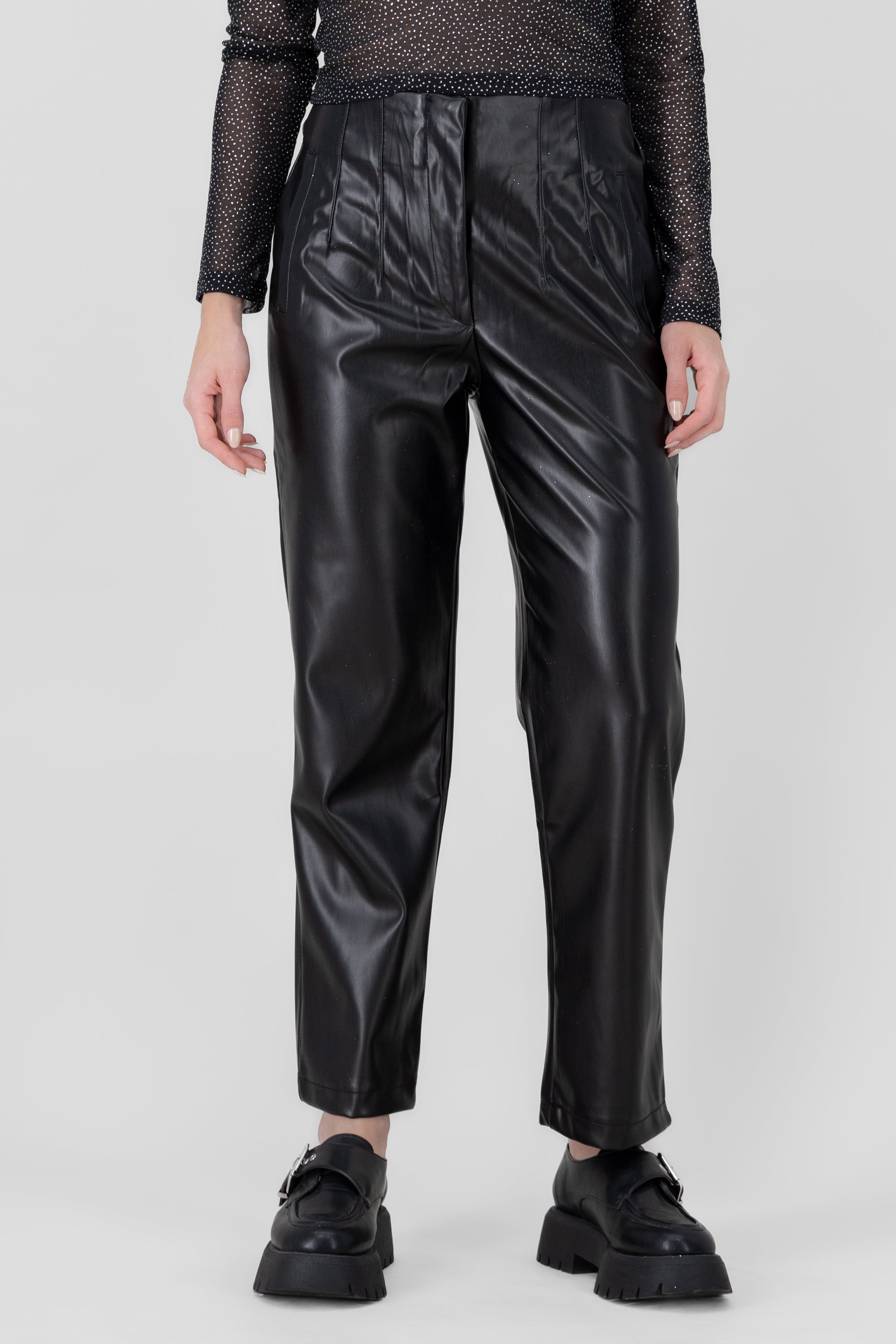 Pantalon recto efecto piel bolsillos NEGRO