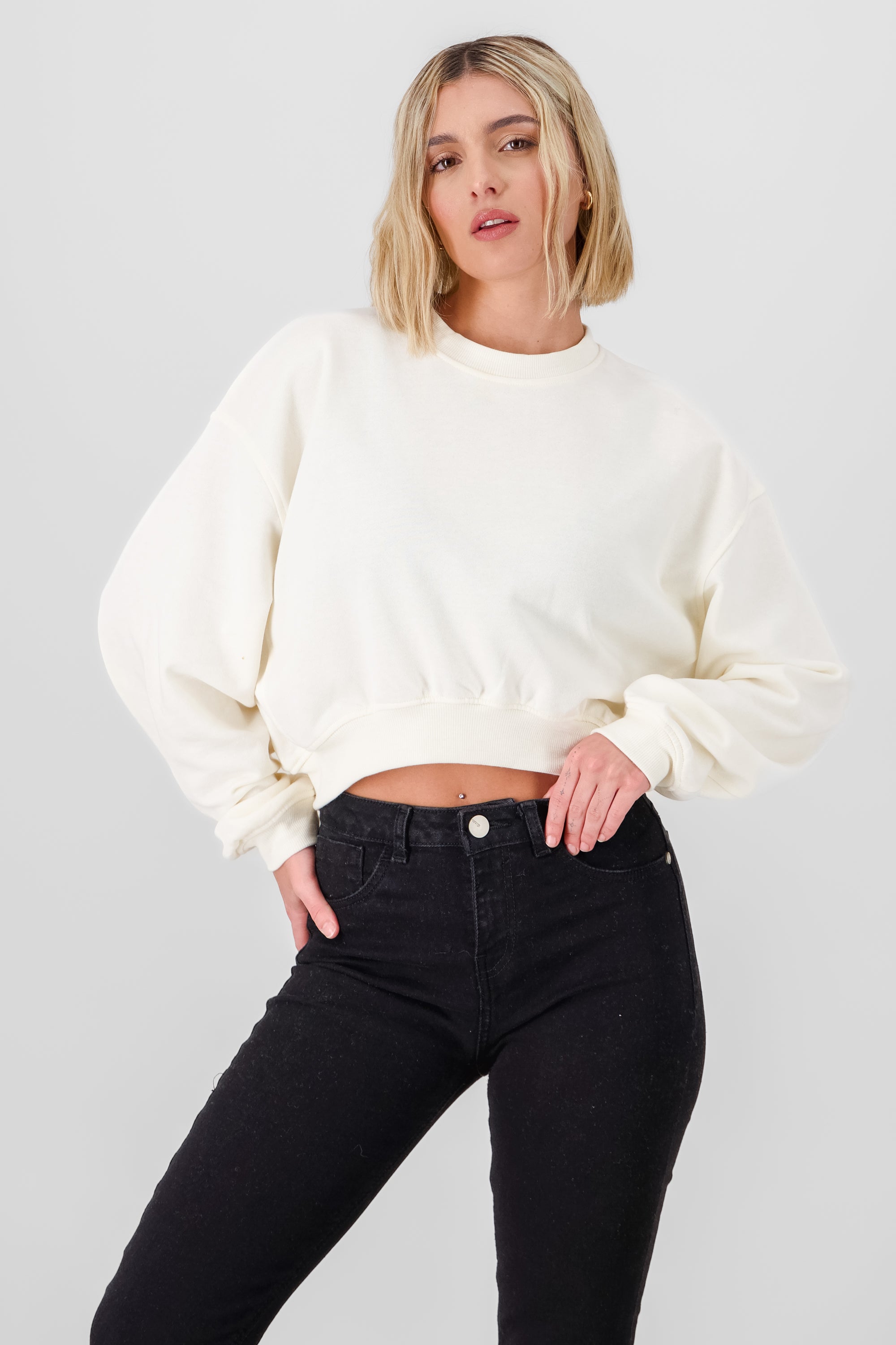 Sudadera crop lisa CREMA