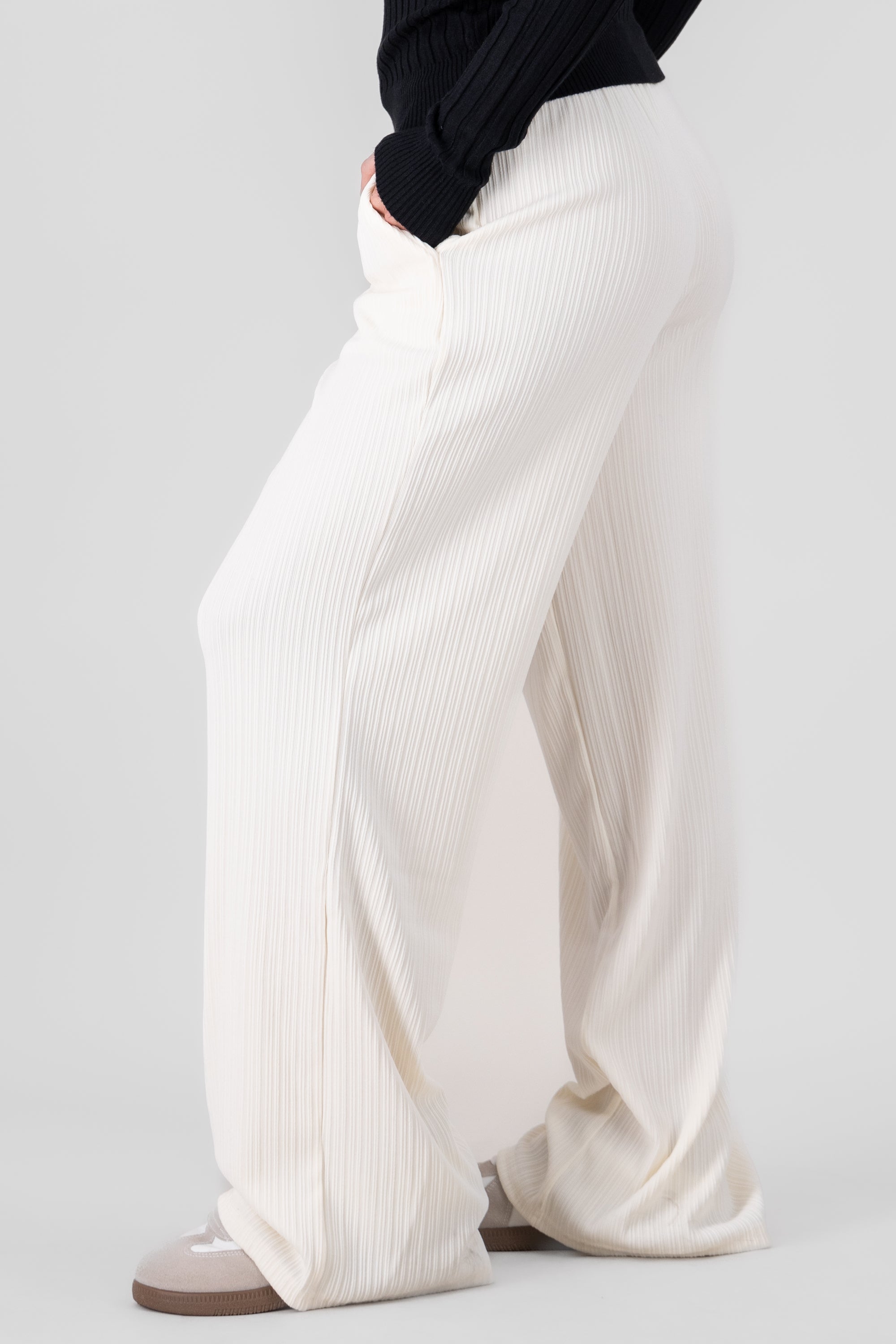 Pantalon ancho textura resorte CREMA