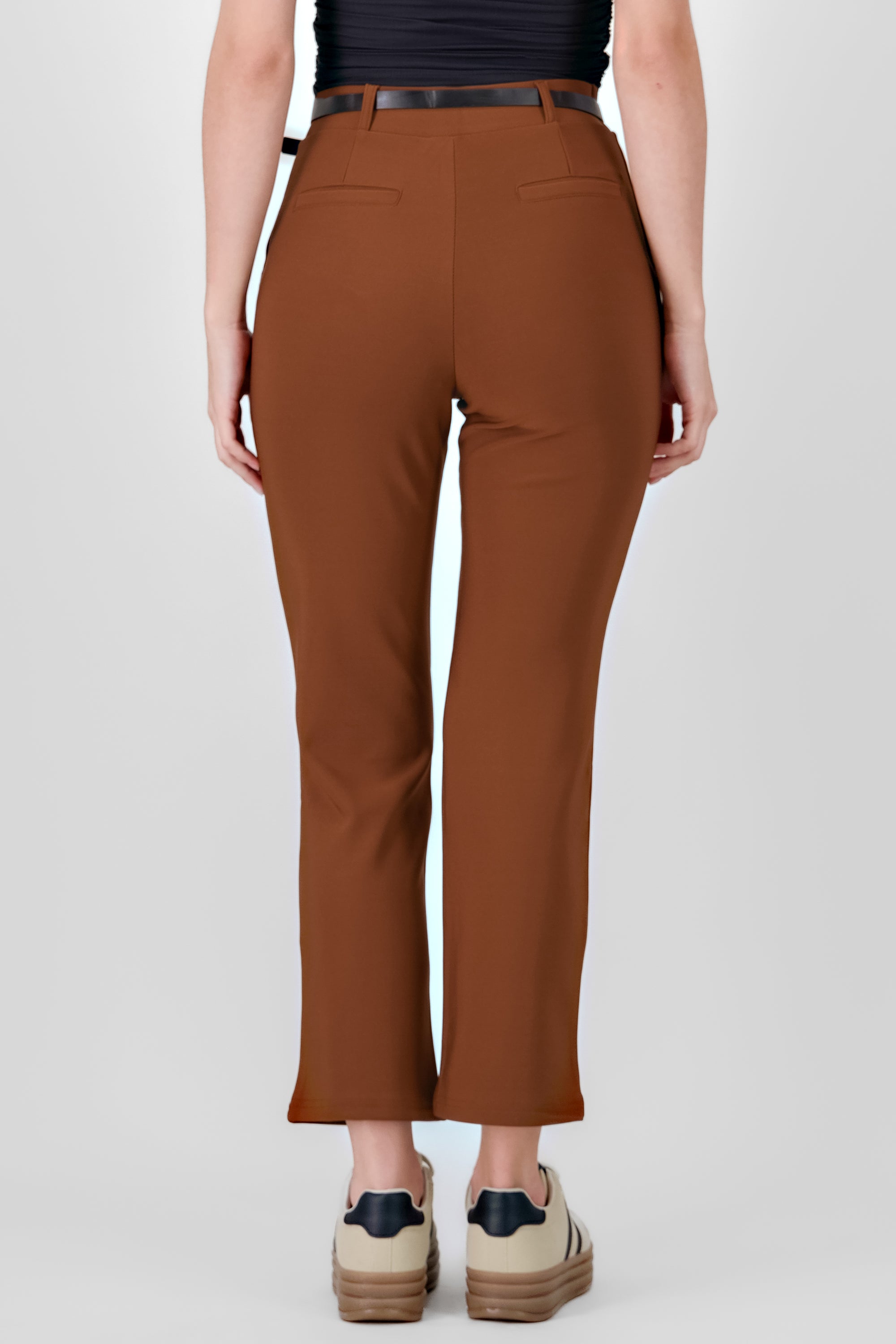 PANTALON RECTO LISO CINTURON CAFE