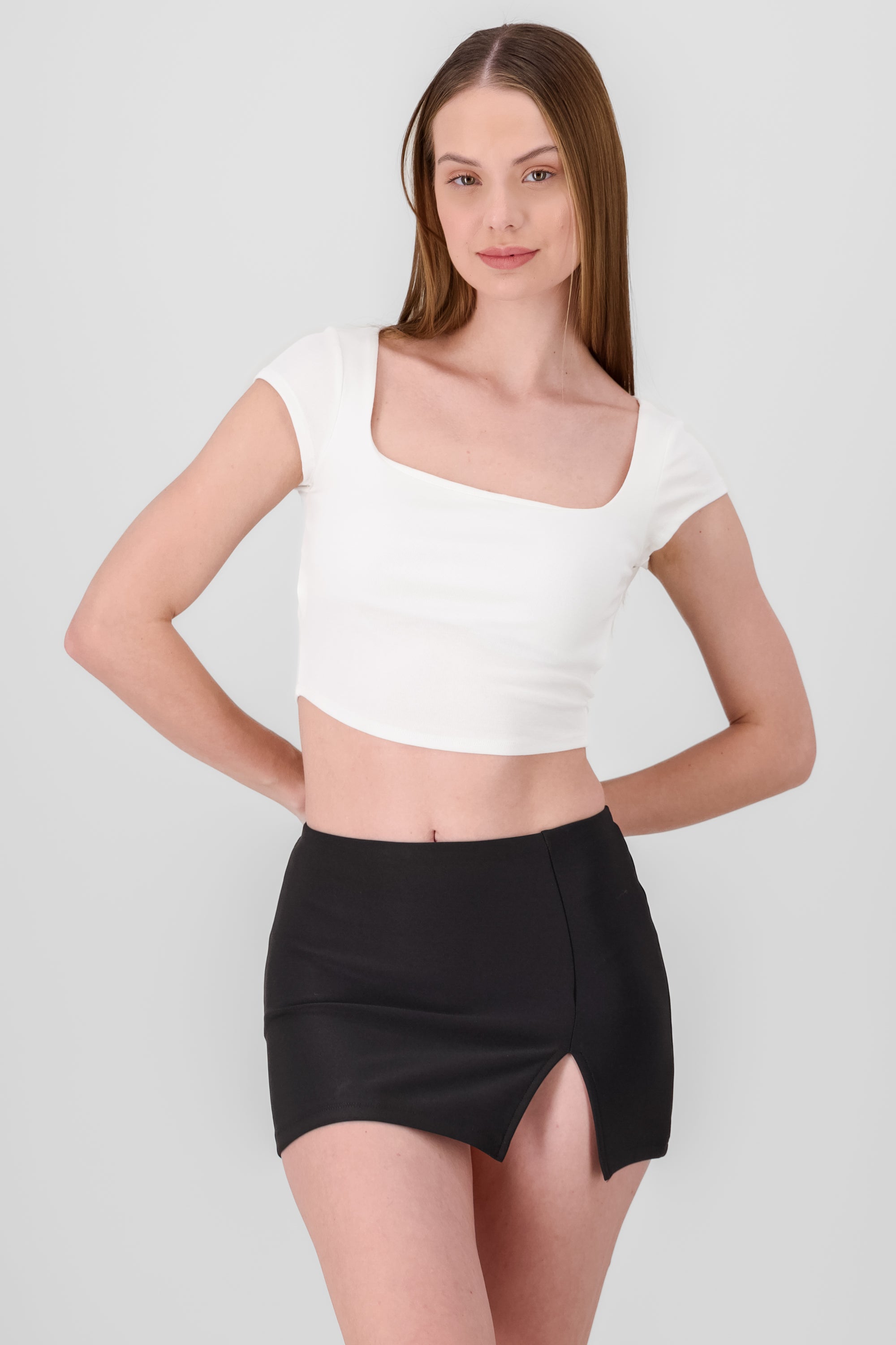 Top cropped con escote cuadrado liso BLANCO