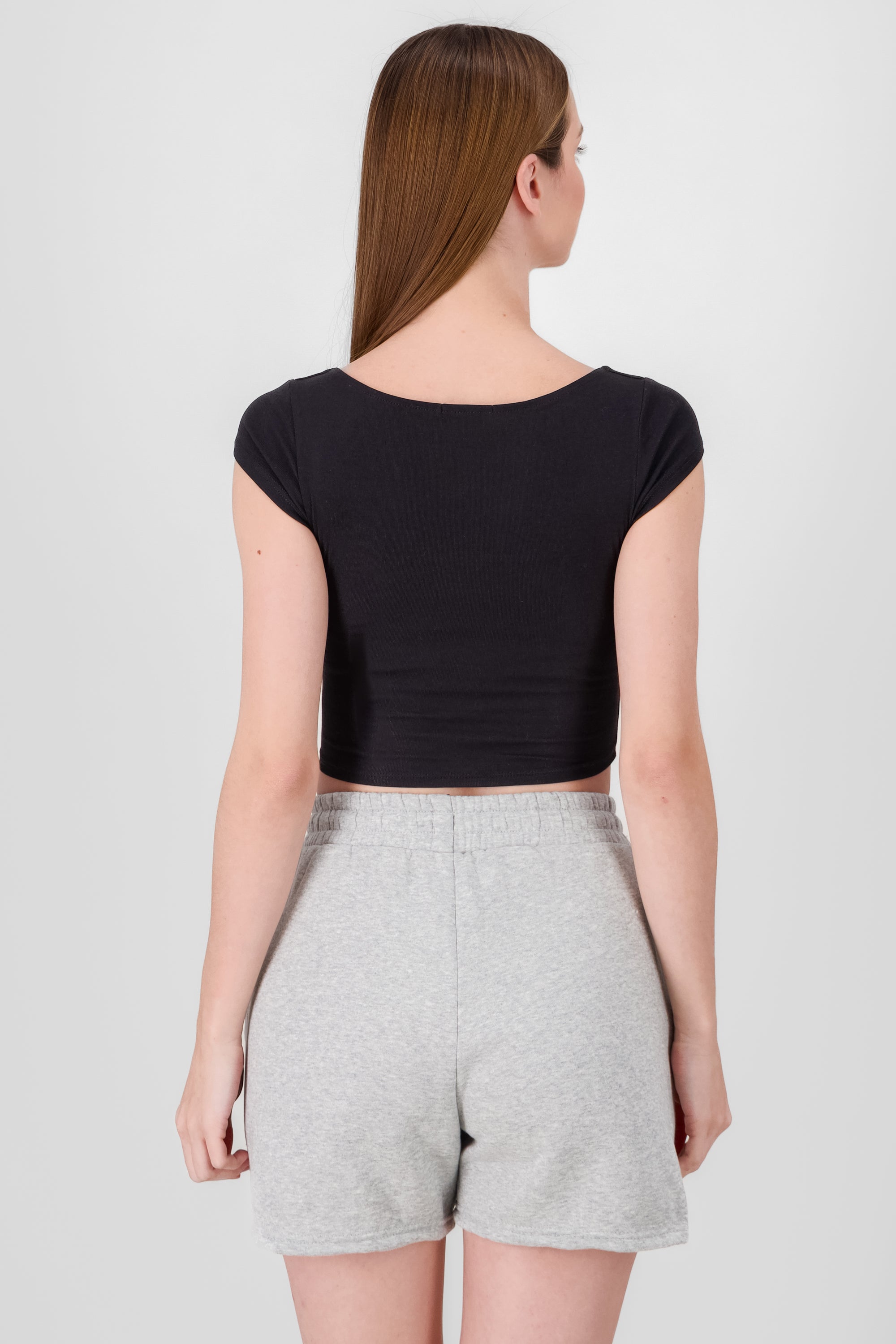 Top cropped con escote cuadrado liso NEGRO