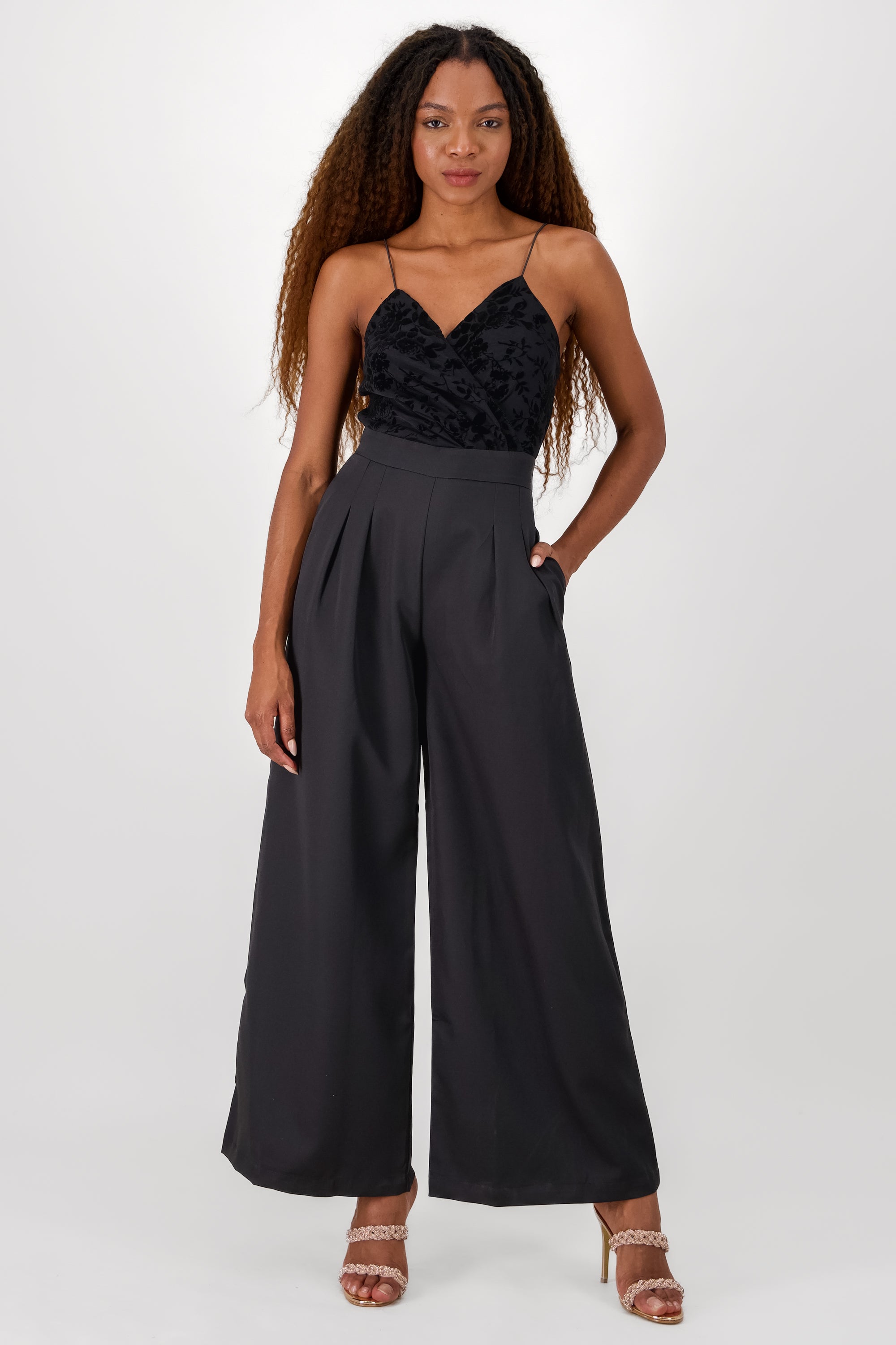 Jumpsuit con flock en top NEGRO