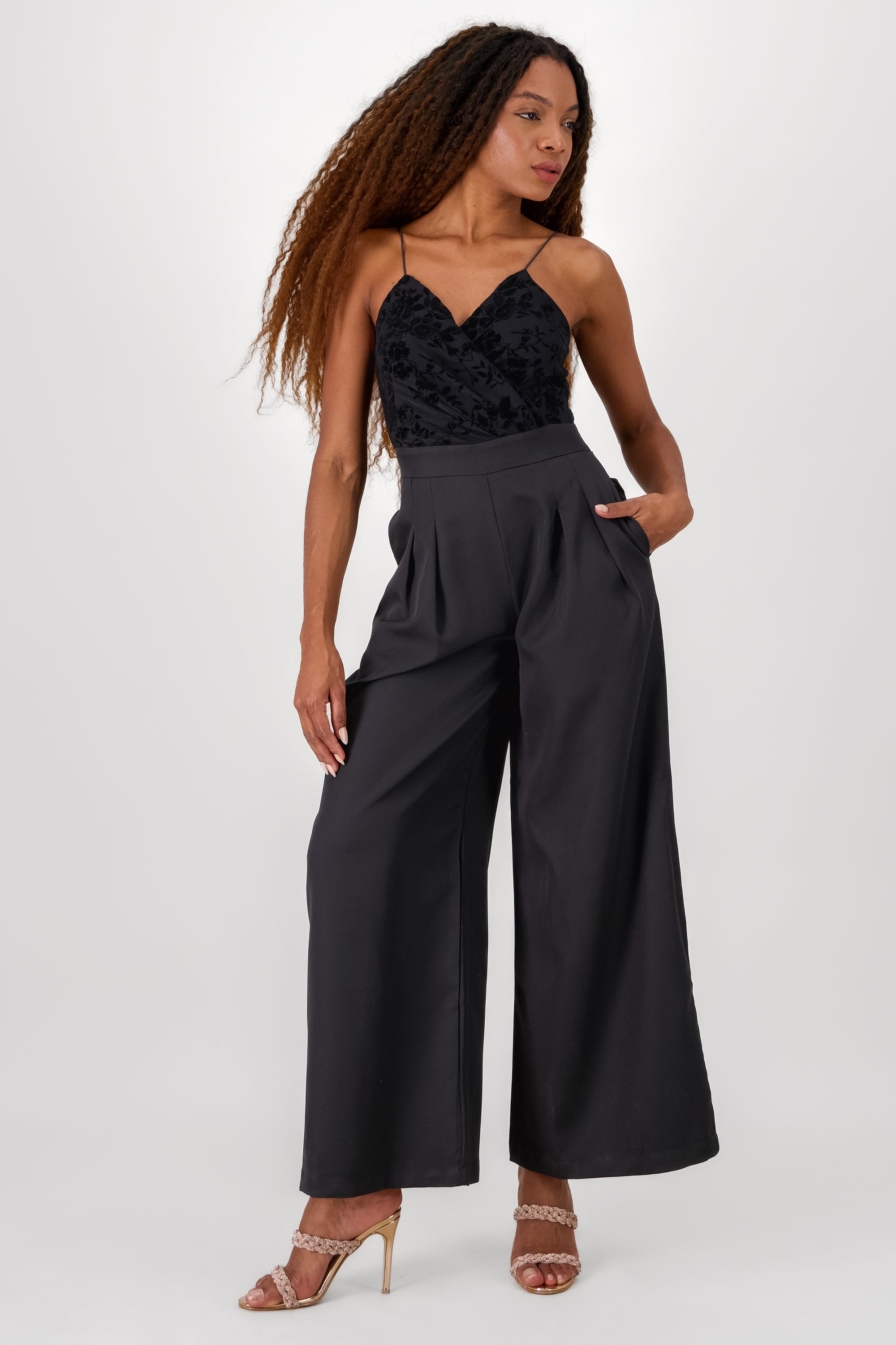 Jumpsuit con flock en top NEGRO