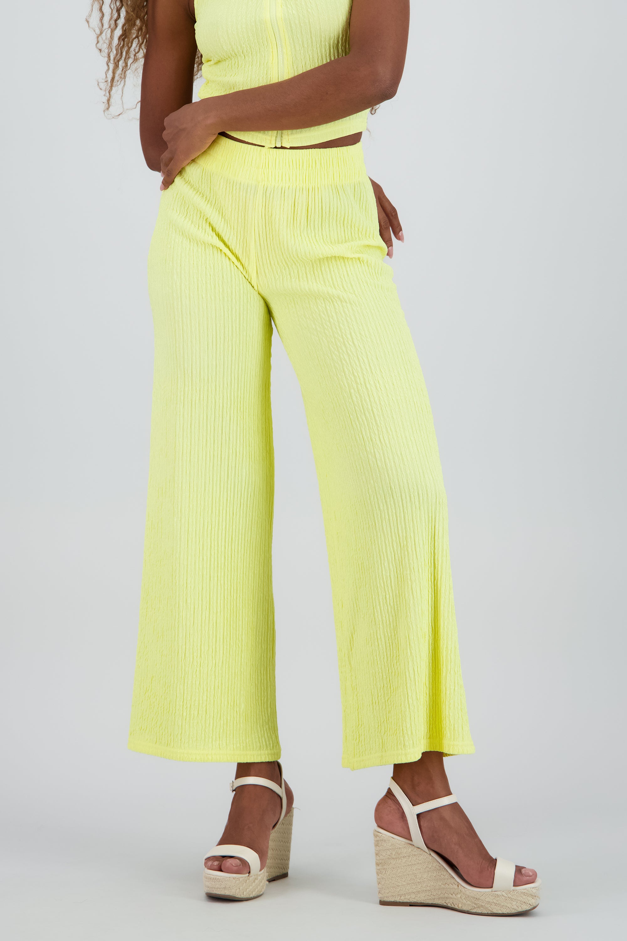 Pantalon textura resorte AMARILLO PASTEL