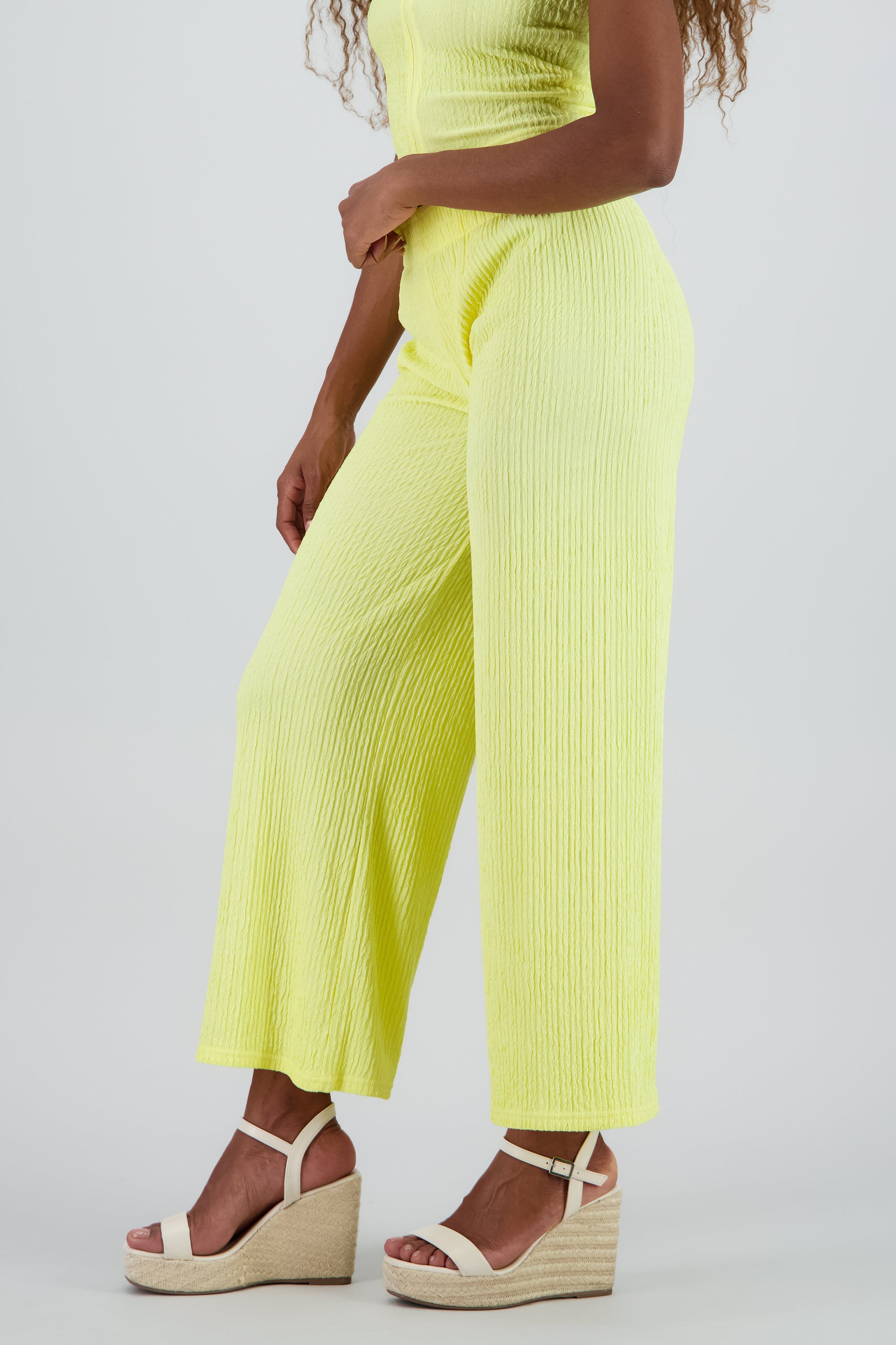 Pantalon textura resorte AMARILLO PASTEL