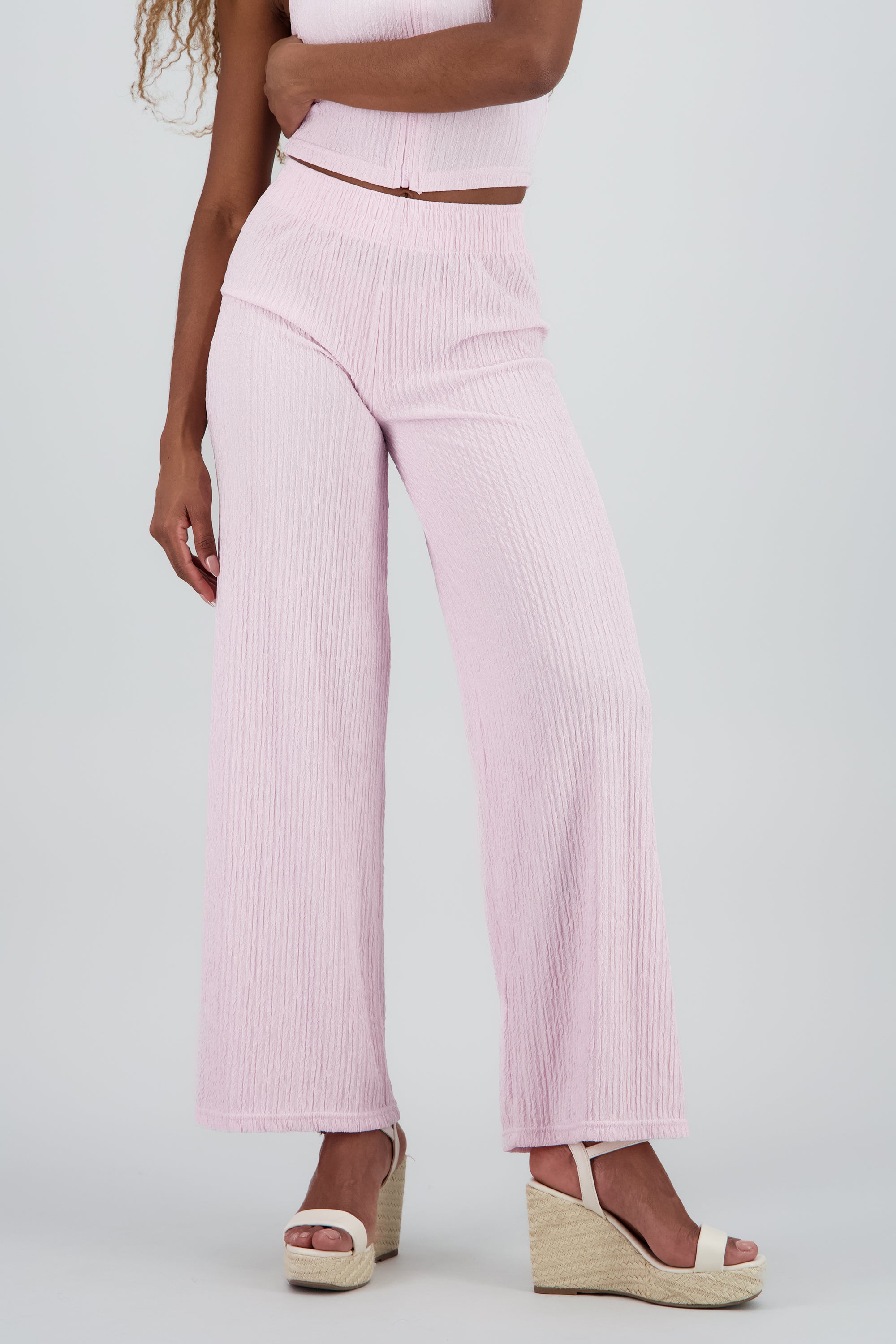 Pantalon textura resorte ROSA PASTEL