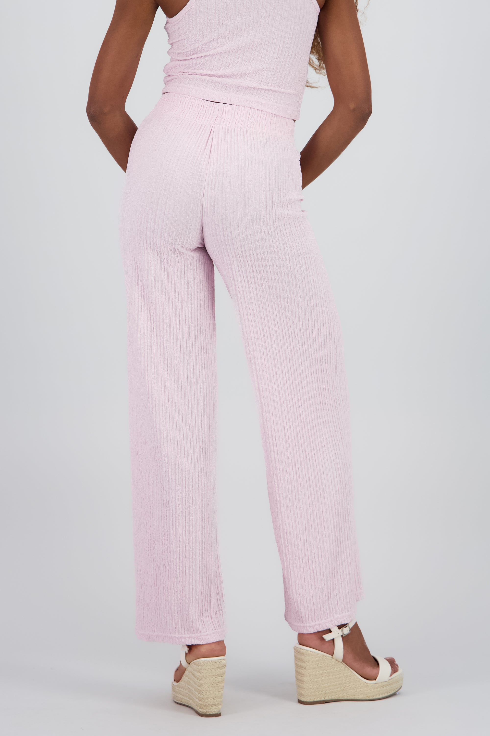 Pantalon textura resorte ROSA PASTEL