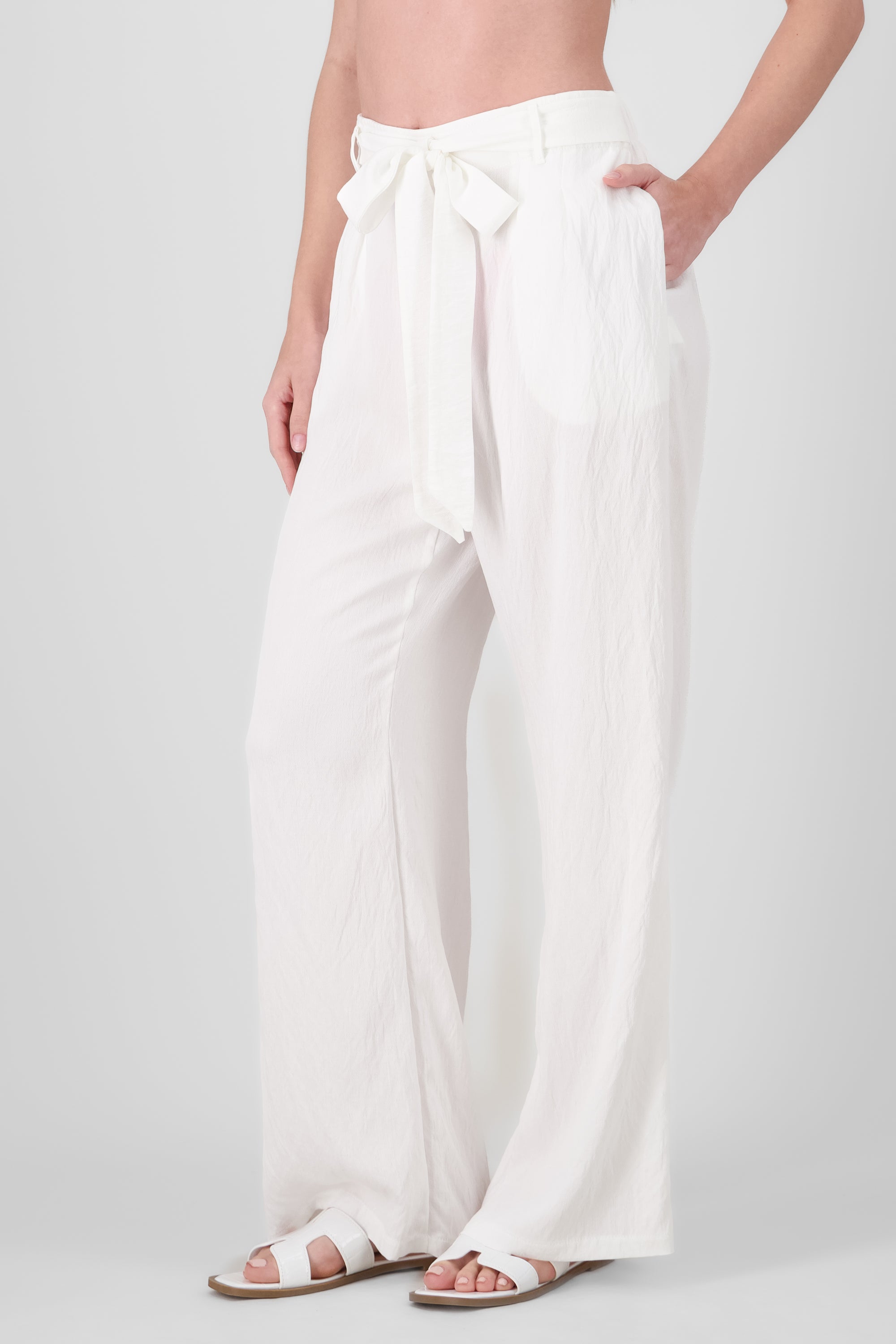 Pantalon recto cinturon textura BLANCO