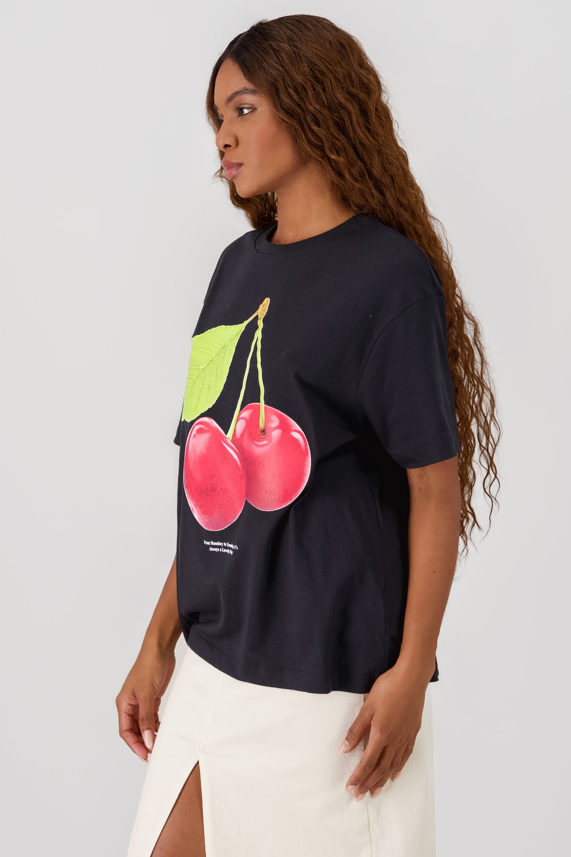 Playera oversize estampada cerezas mon cheri hypst NEGRO COMBO