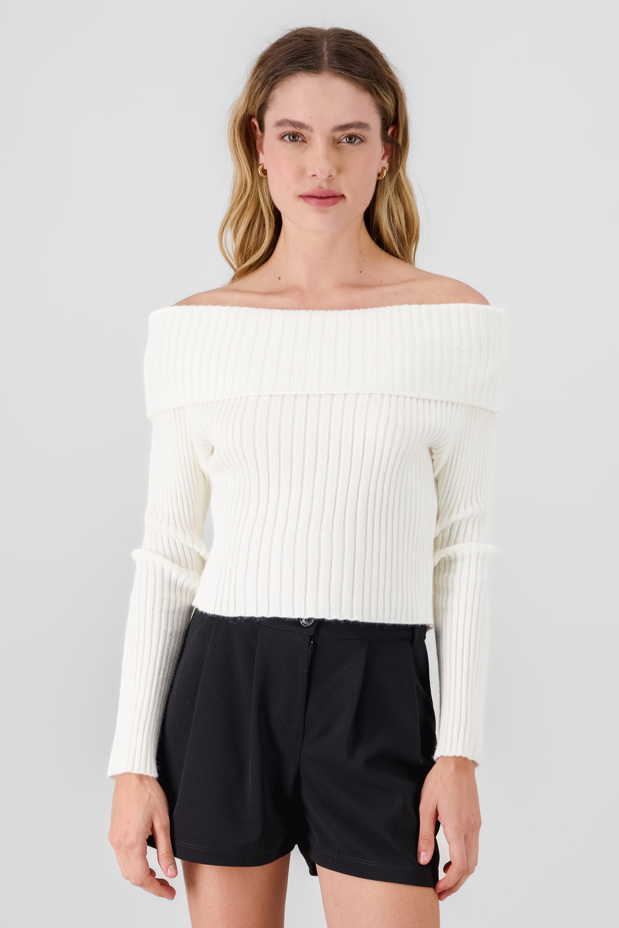 Sueter tejido off shoulder HUESO