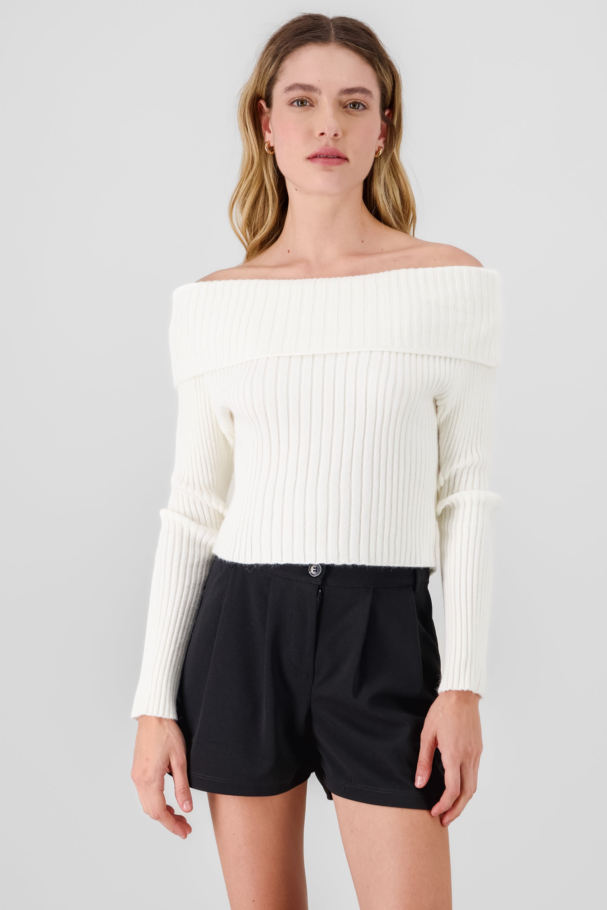 Sueter tejido off shoulder HUESO