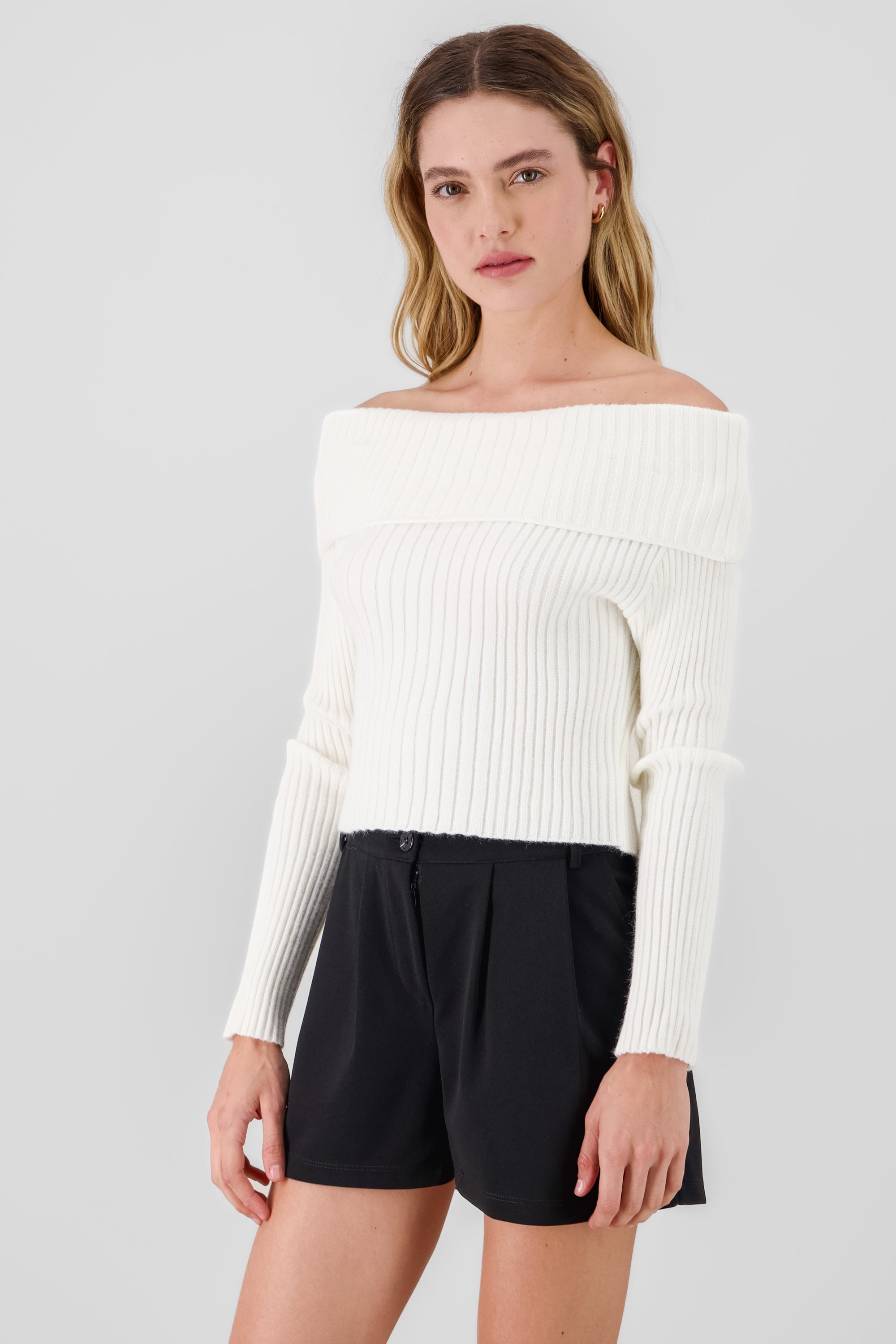 Sueter tejido off shoulder HUESO