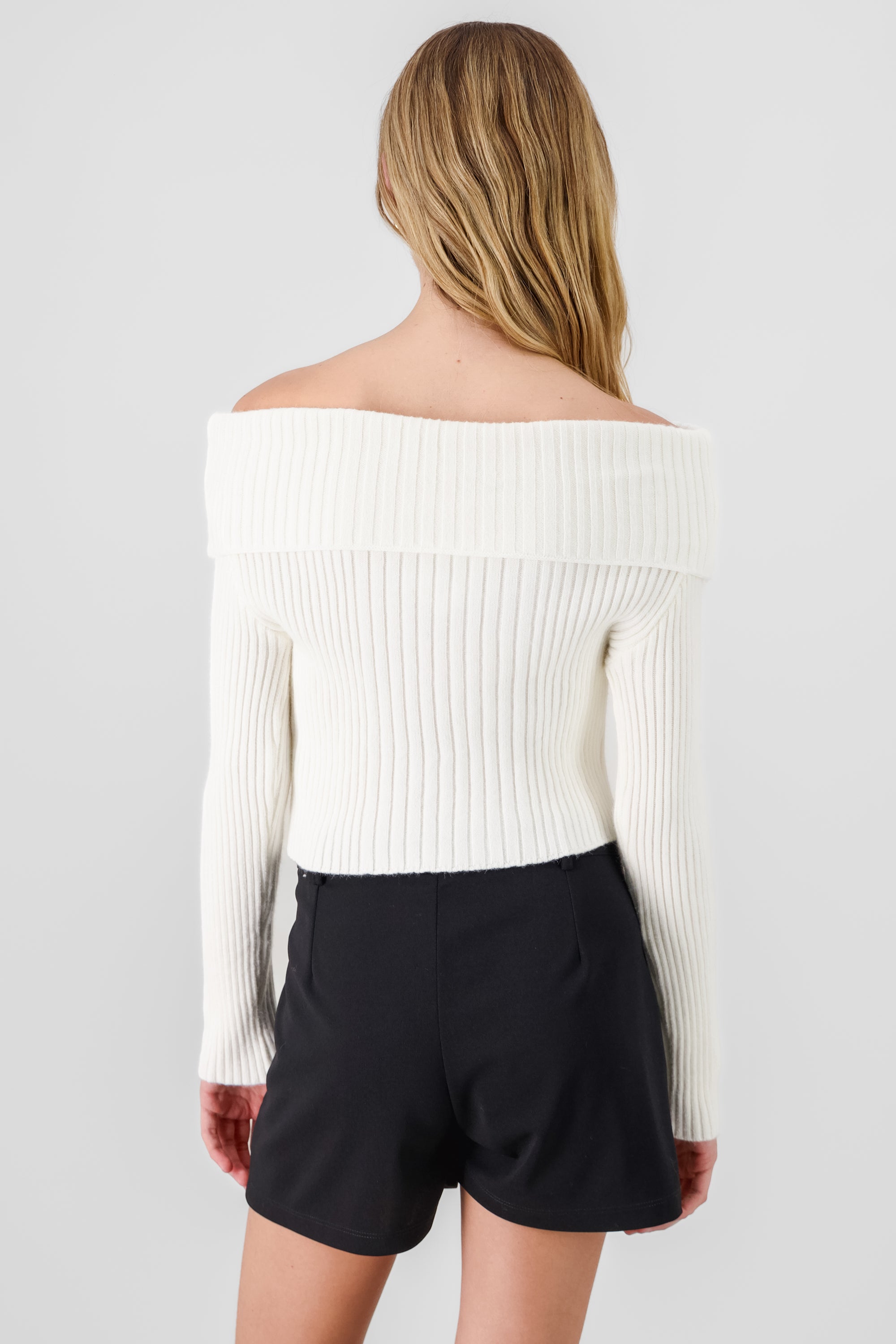 Sueter tejido off shoulder HUESO