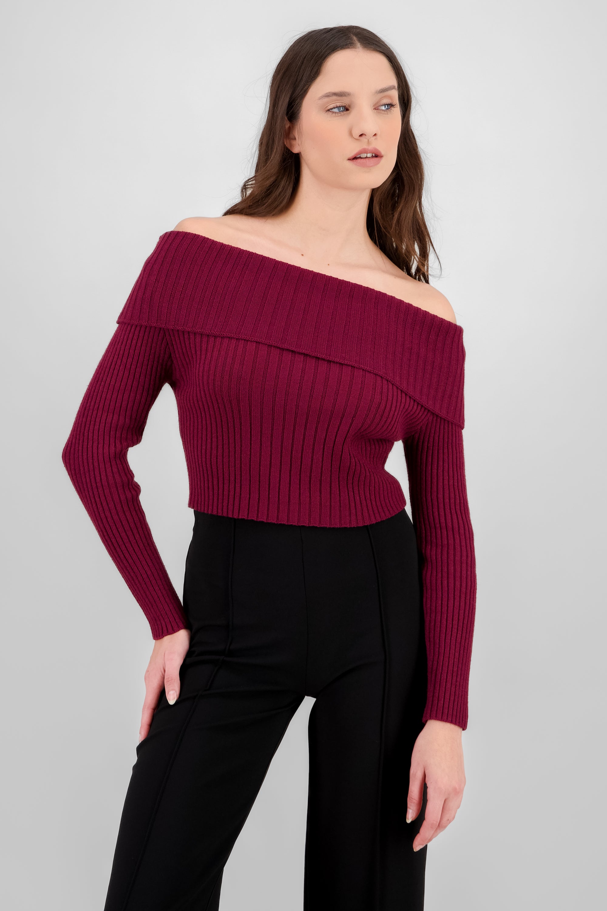 Sueter tejido off shoulder CIRUELA