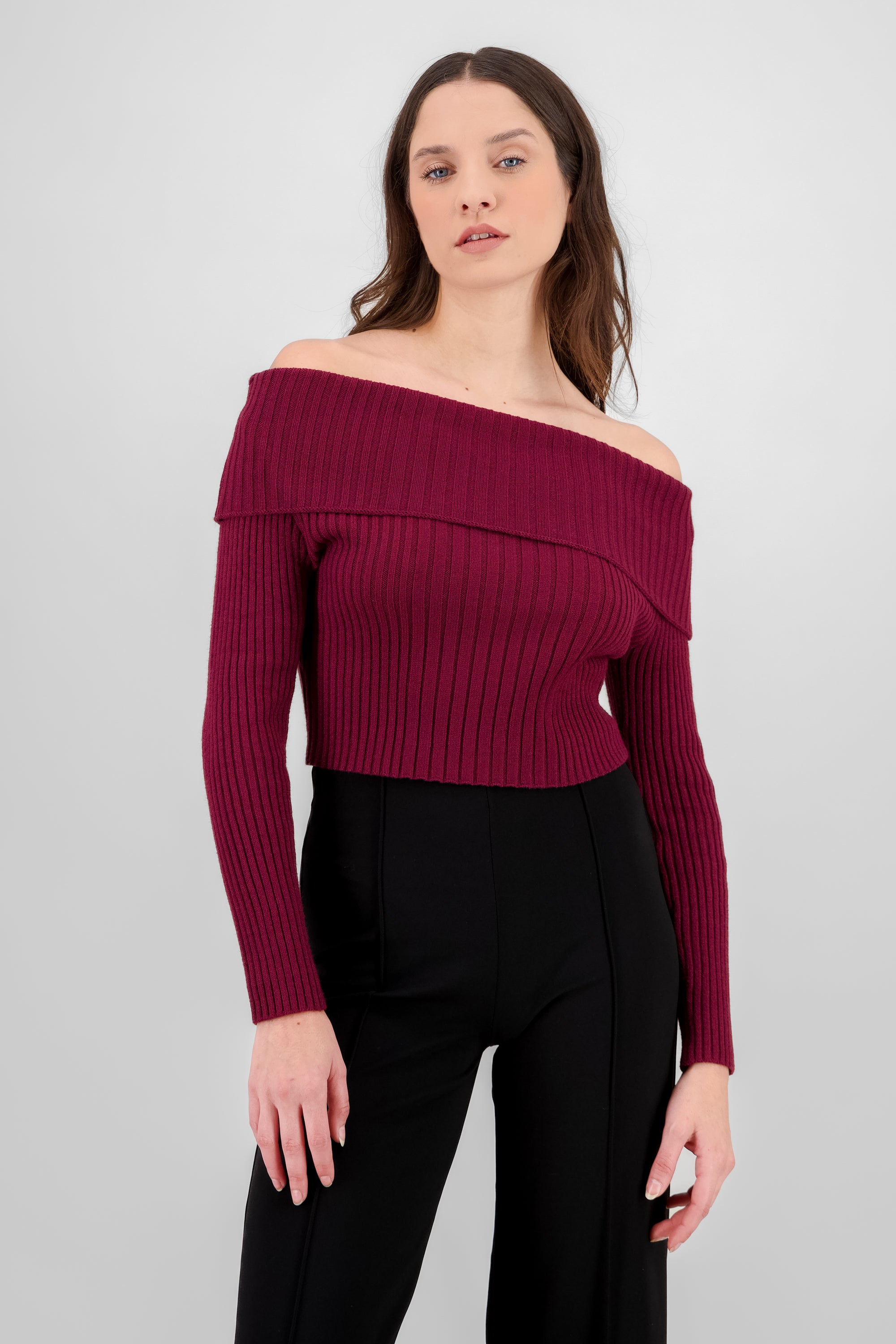 Sueter tejido off shoulder CIRUELA