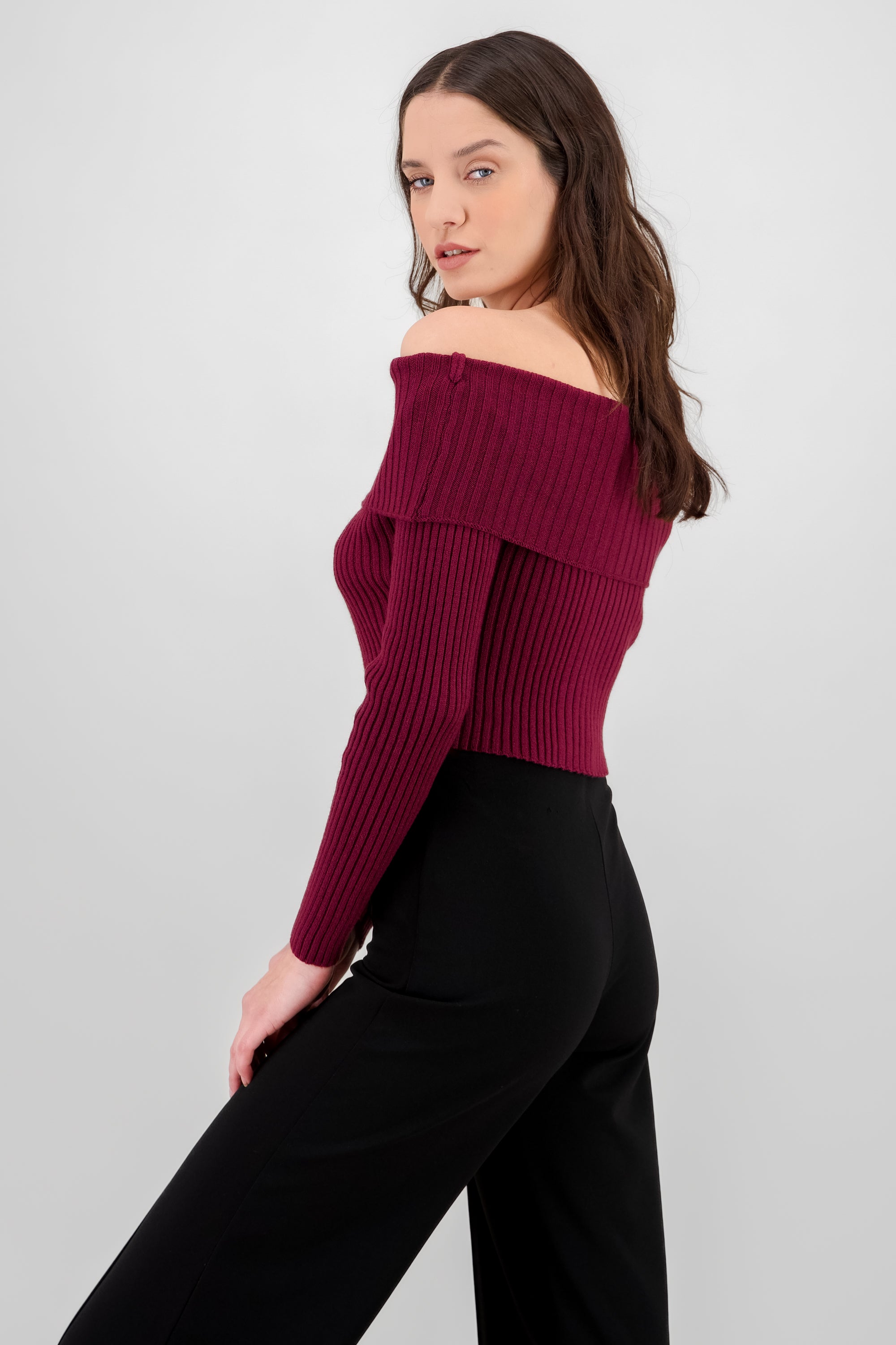 Sueter tejido off shoulder CIRUELA