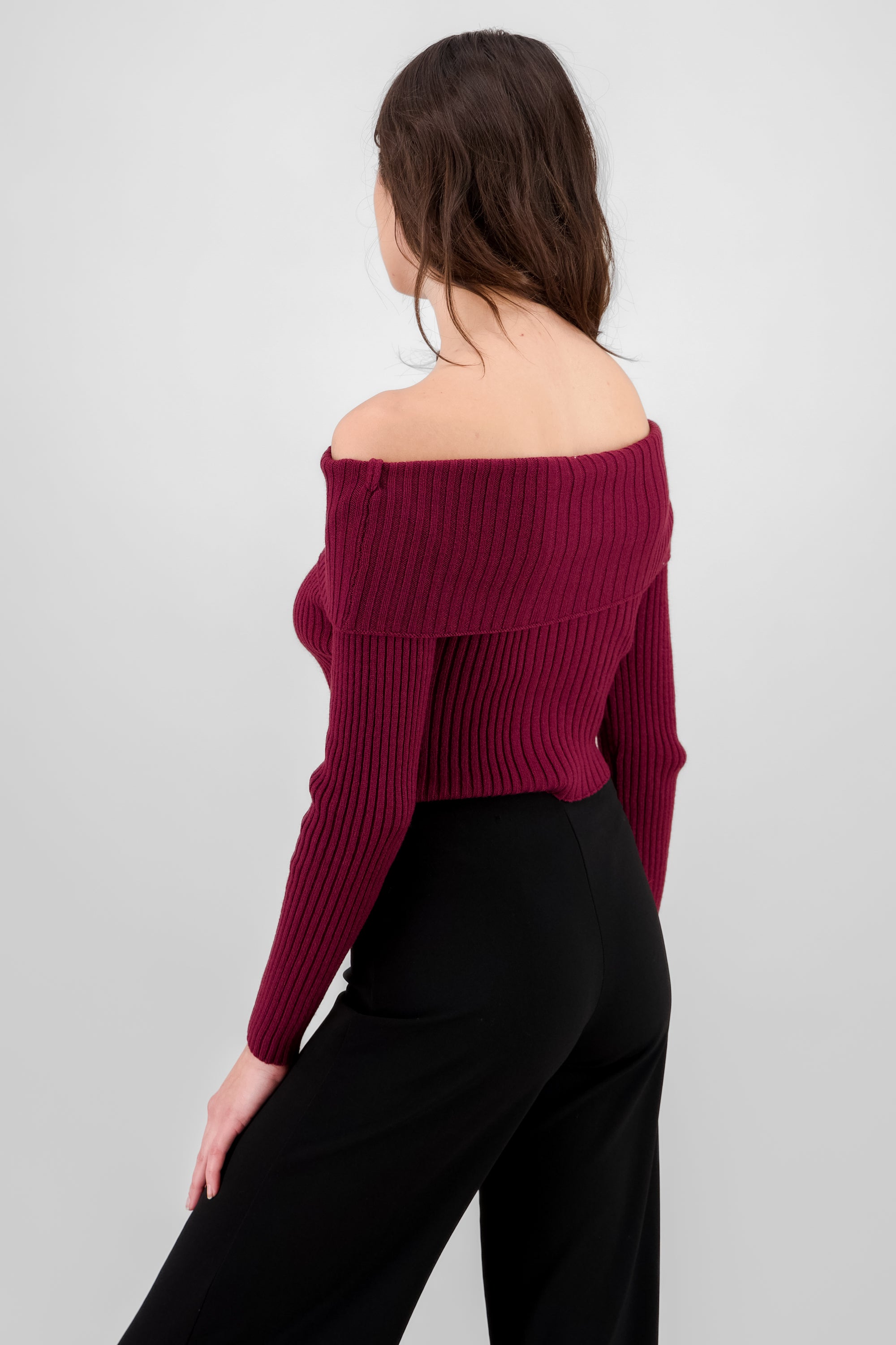 Sueter tejido off shoulder CIRUELA