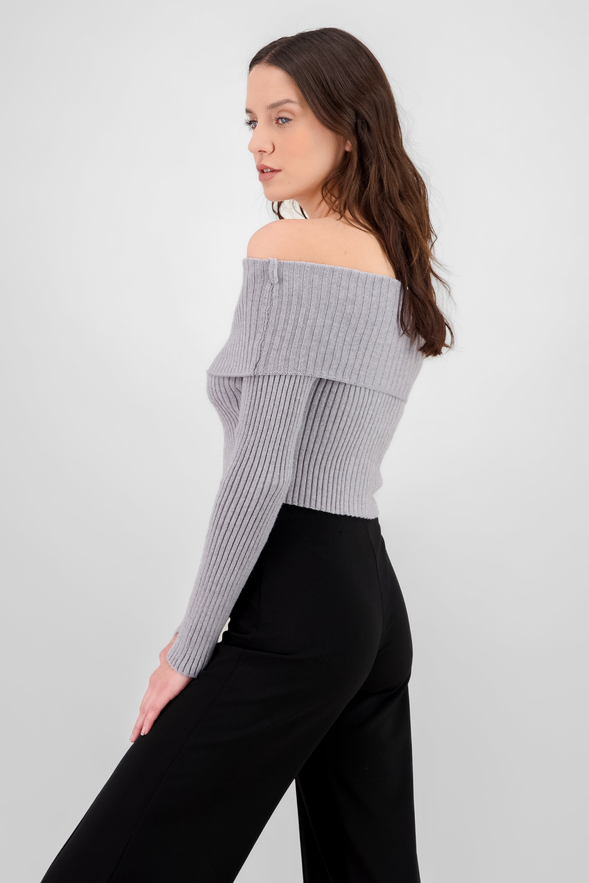 Sueter tejido off shoulder GRIS JASPE