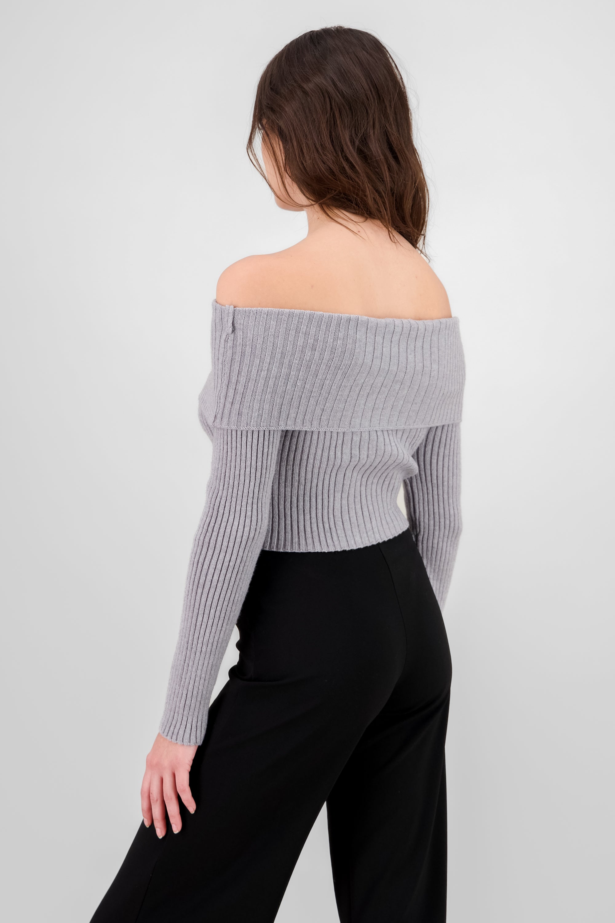 Sueter tejido off shoulder GRIS JASPE