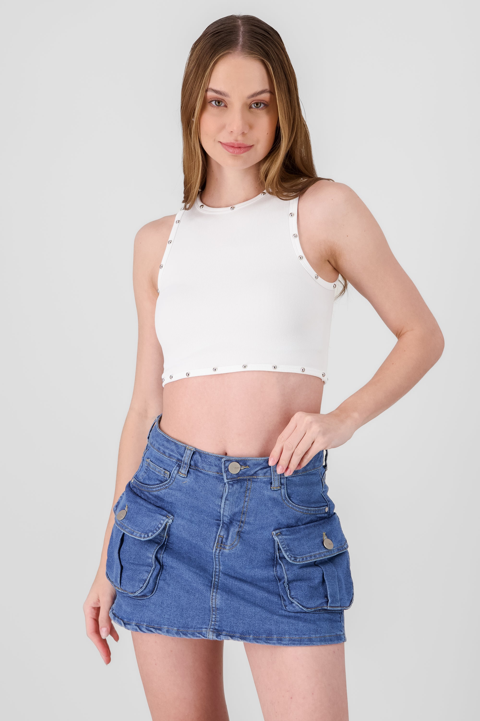 Crop top sin mangas detalle estoperoles BLANCO