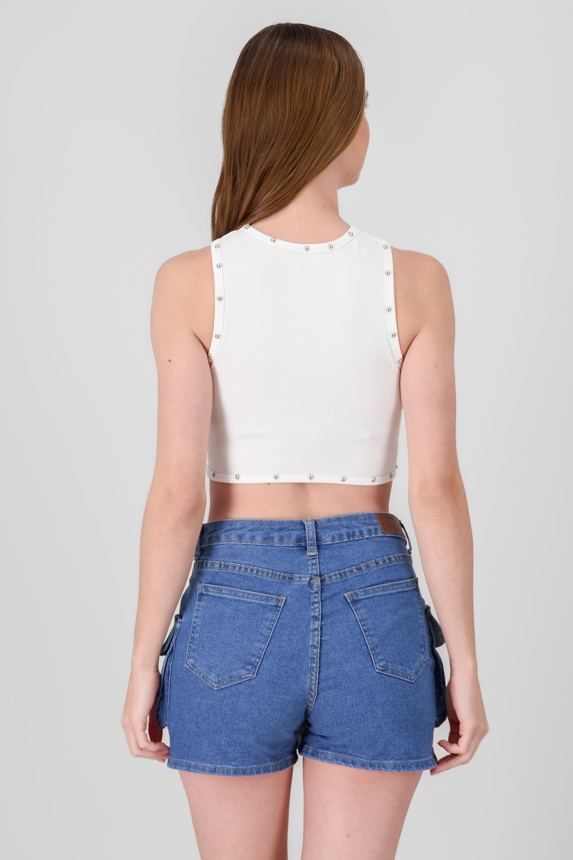 Crop top sin mangas detalle estoperoles BLANCO