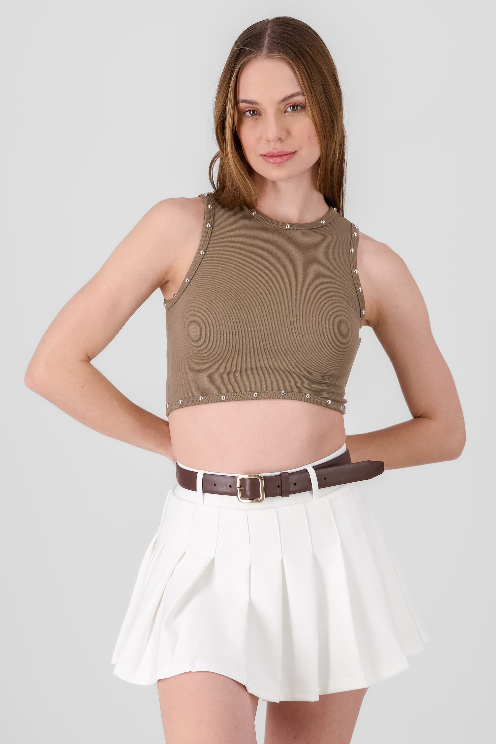 Crop top sin mangas detalle estoperoles KHAKI