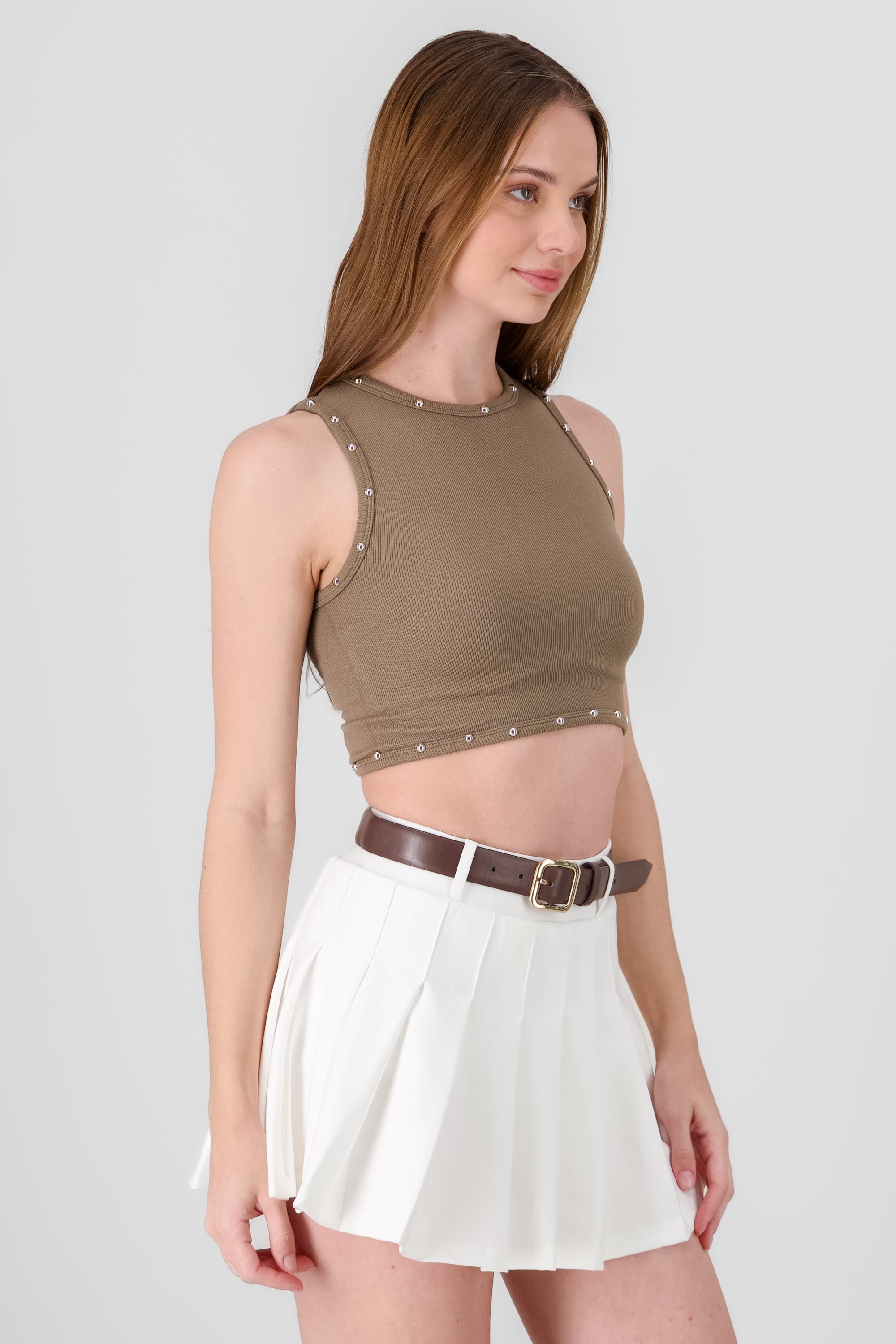 Crop top sin mangas detalle estoperoles KHAKI