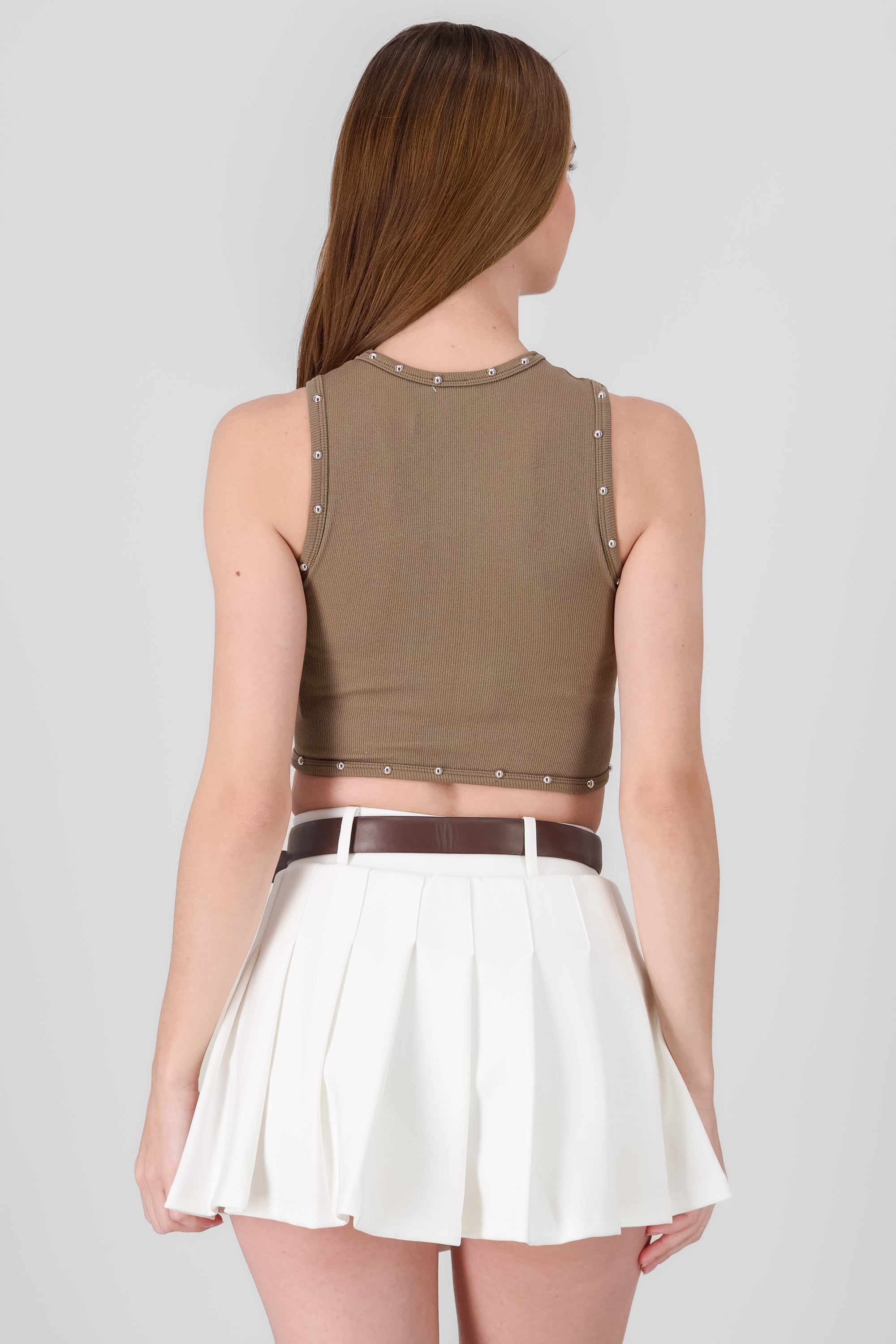 Crop top sin mangas detalle estoperoles KHAKI