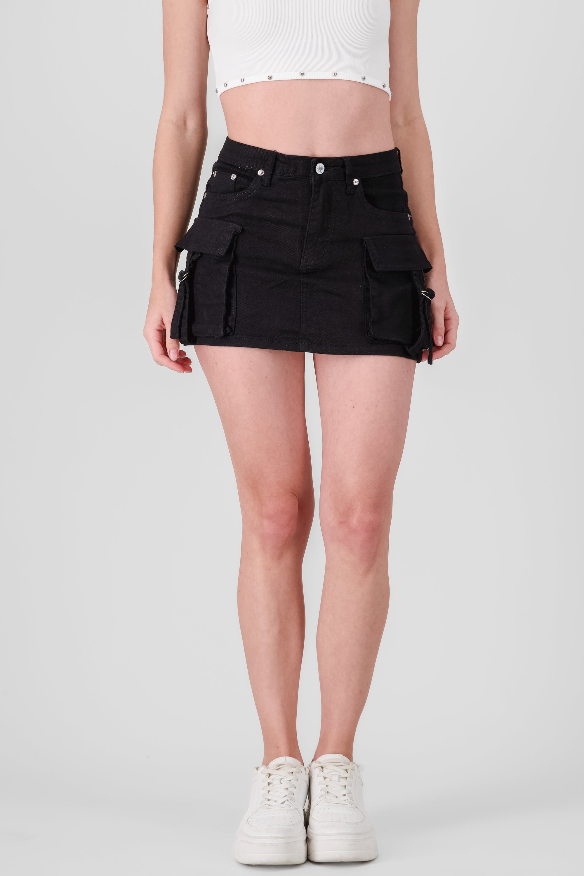 Falda short denim bolsas cargo NEGRO