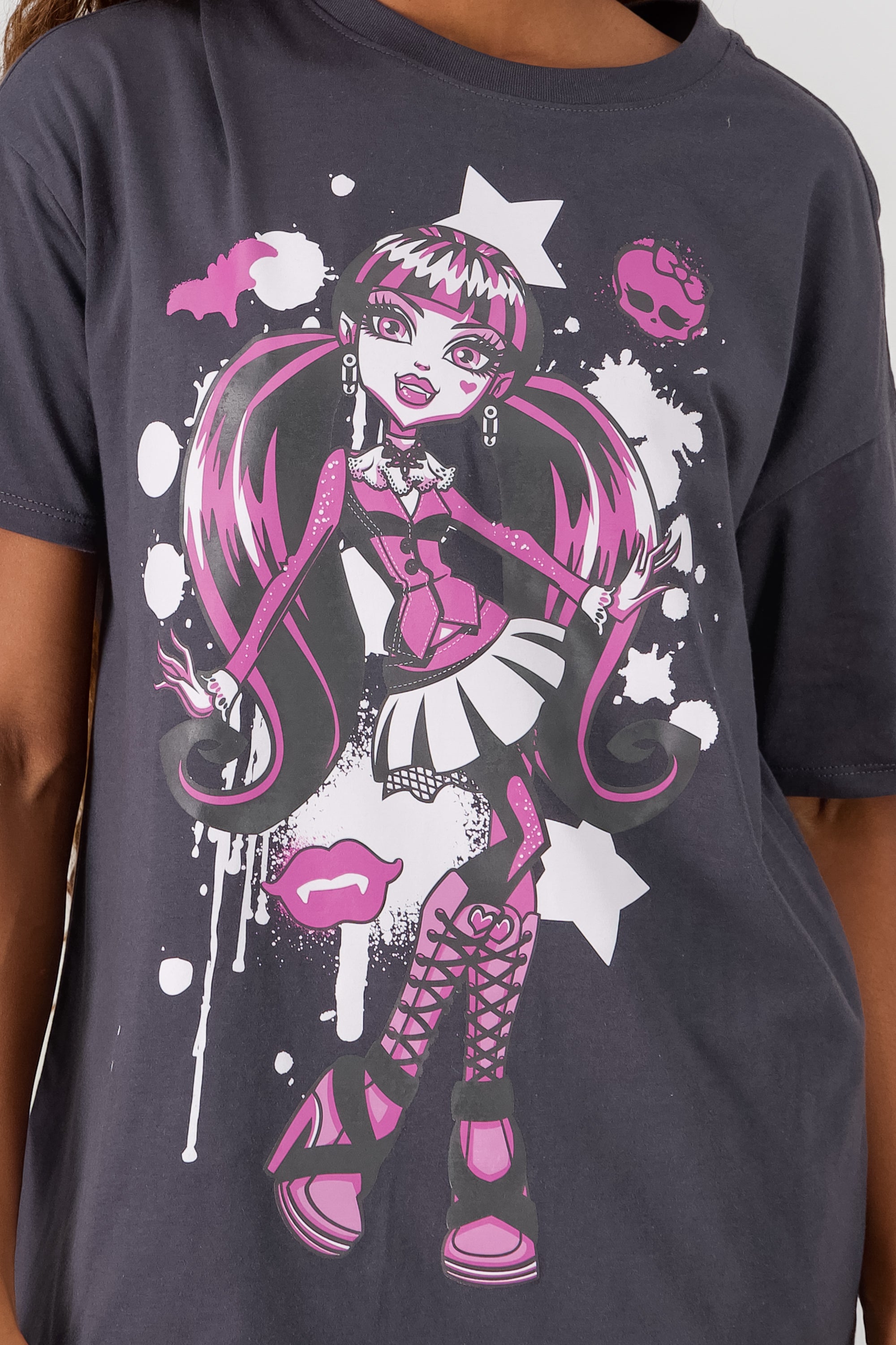 Playera draculaura desgaste GRIS OBSCURO