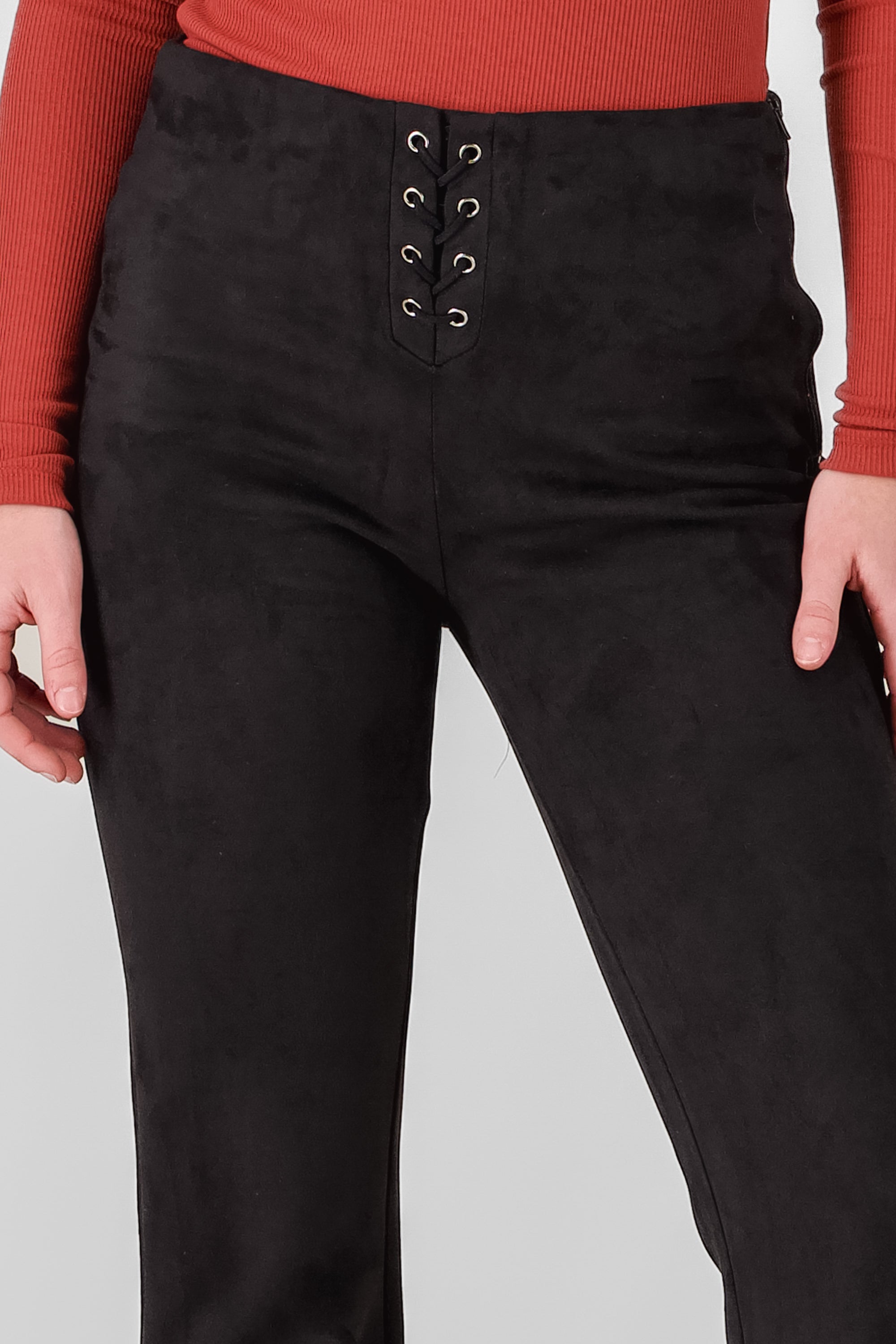 Pantalon flare con lace up de suede NEGRO