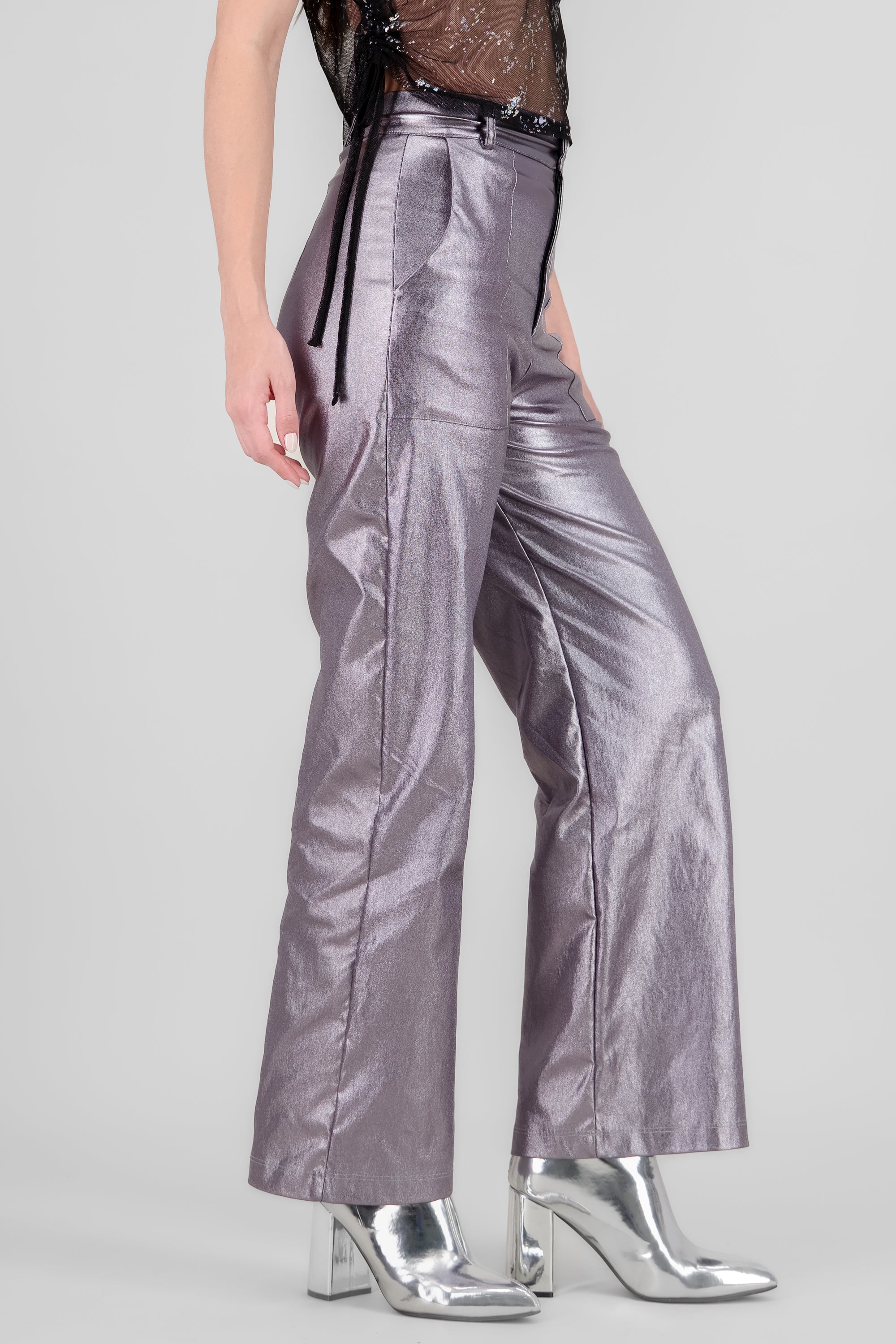 Pantalon amplio metalico detalle bolsas PLATA