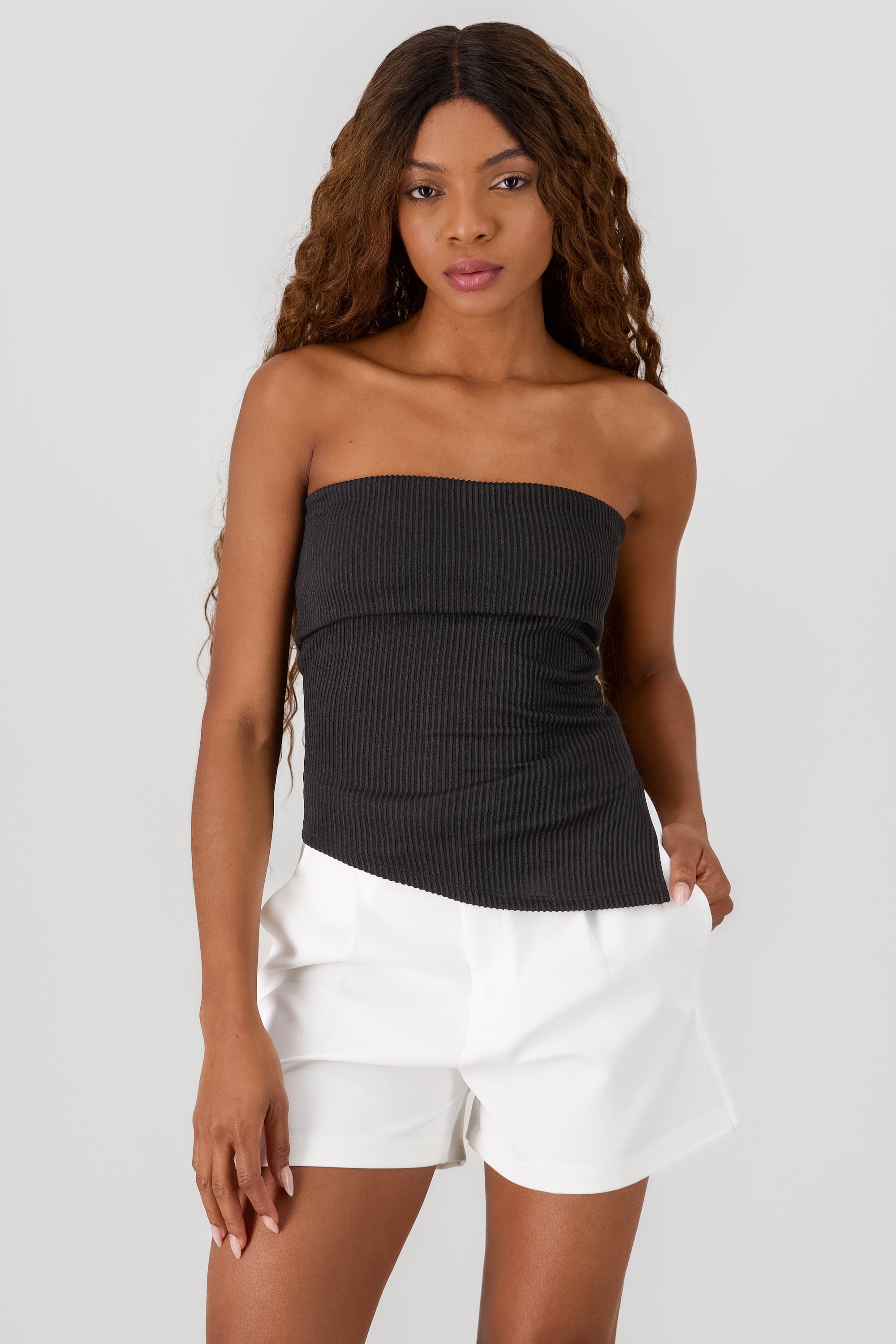 Top rib asimetrico off shoulder NEGRO