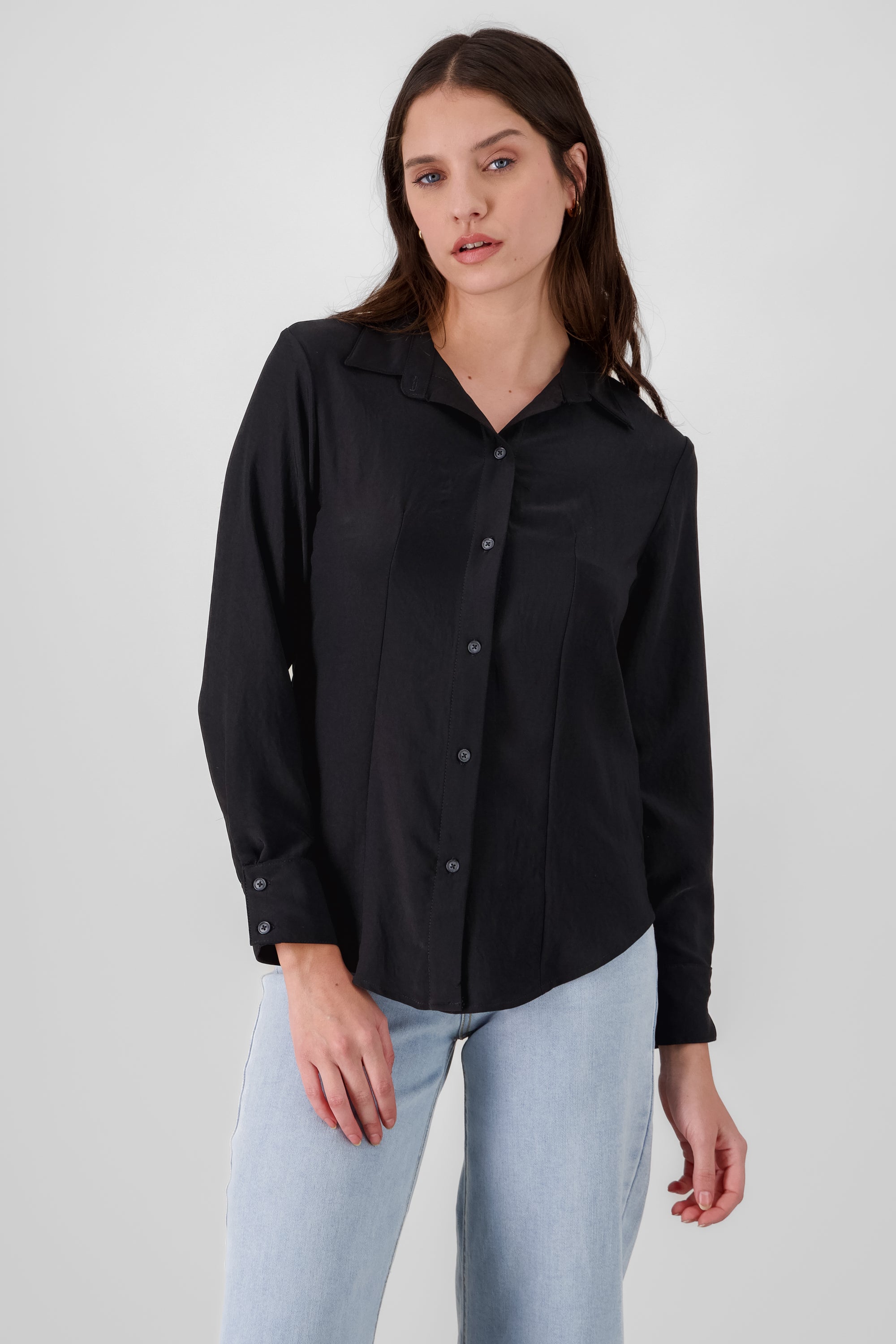 Camisa lisa manga larga detalle pinzas NEGRO