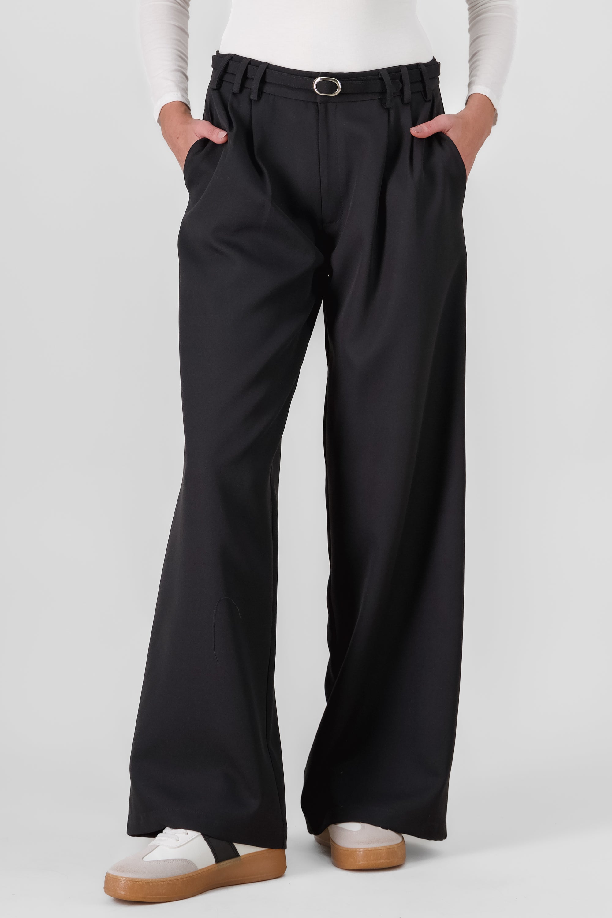 Pantalon amplio detalle cinturon NEGRO