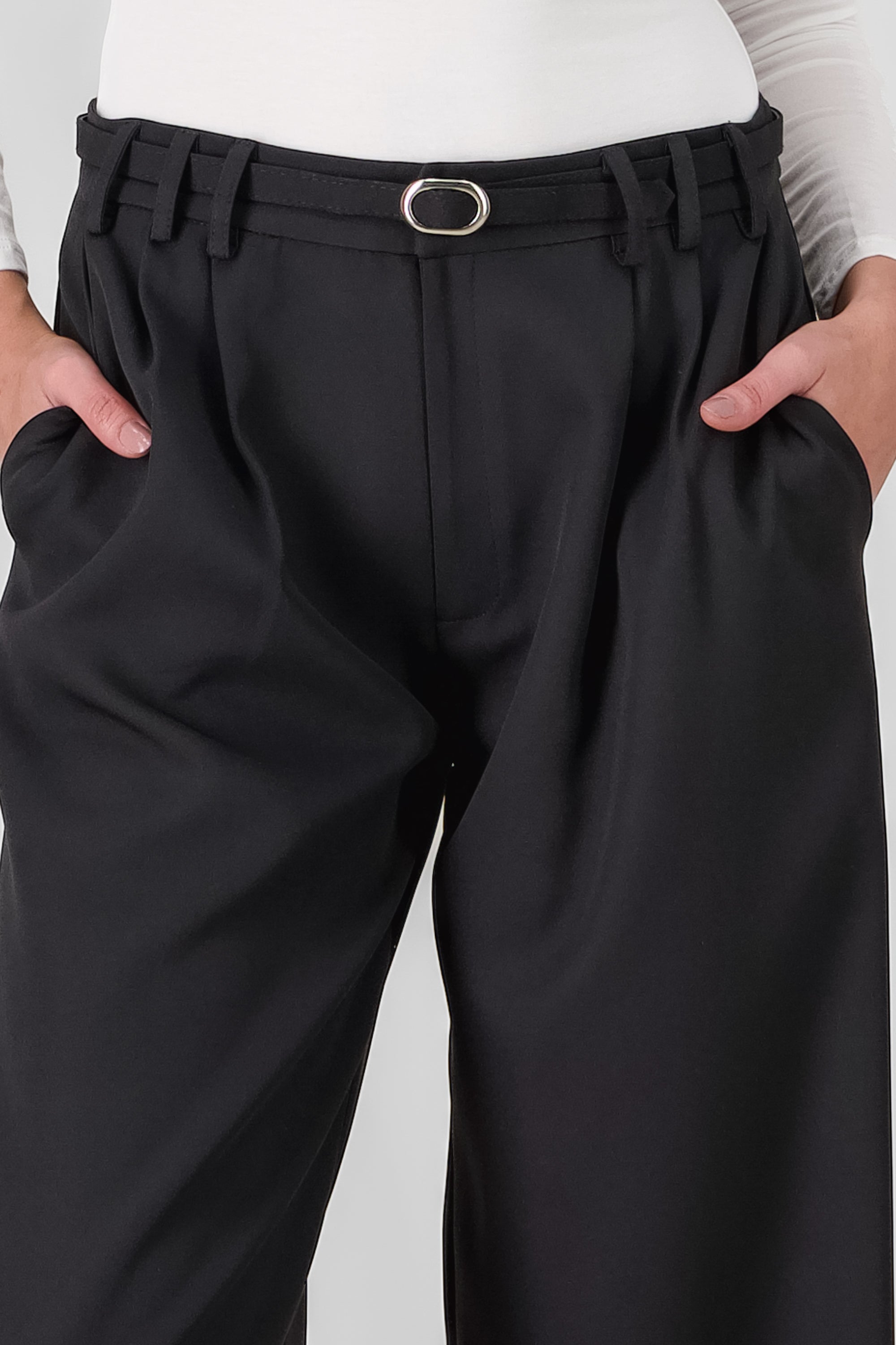 Pantalon amplio detalle cinturon NEGRO