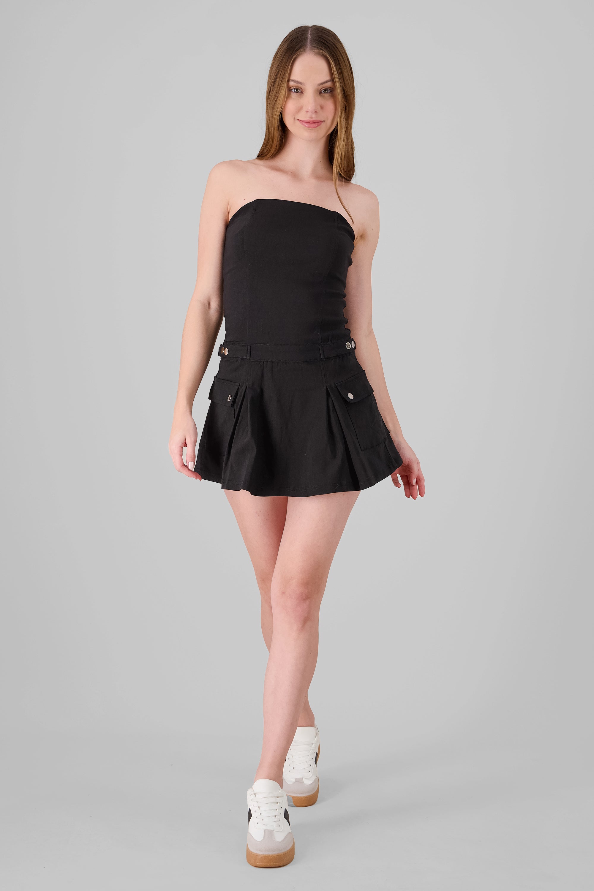 Vestido strapless con bolsas cargo NEGRO