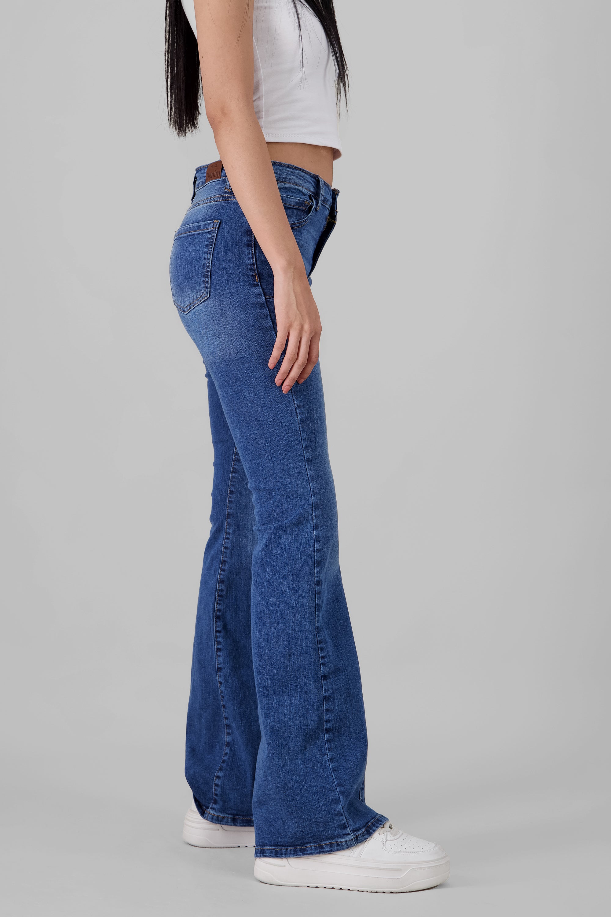 Jeans flare con cortes MEDIUM WASH