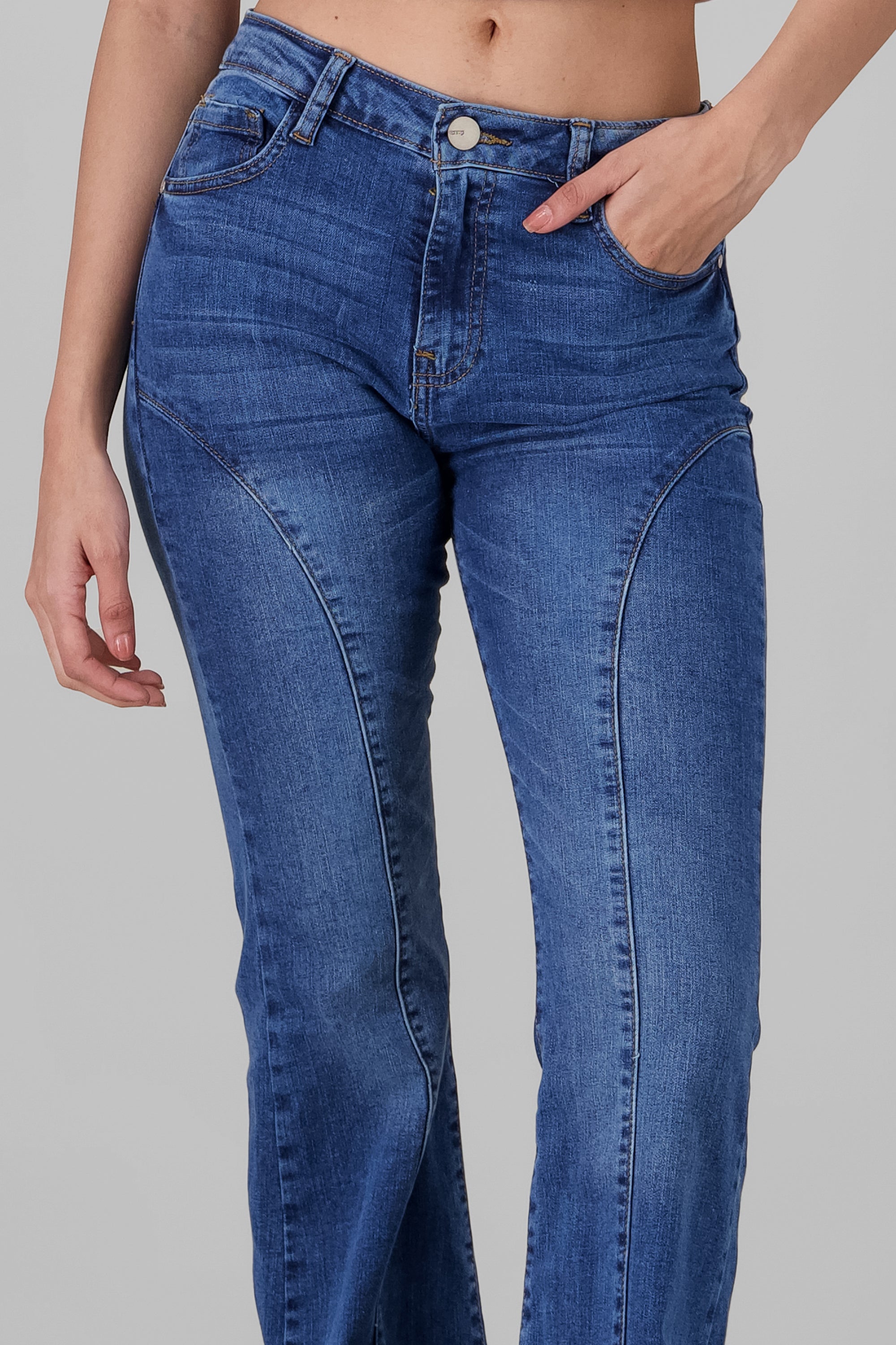 Jeans flare con cortes MEDIUM WASH