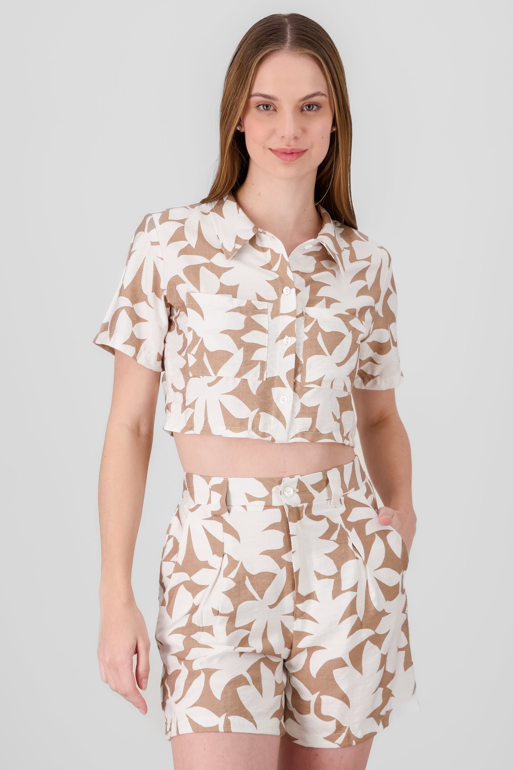 Camisa crop estampado tropical KHAKI COMBO